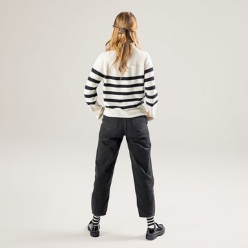LIVING CRAFTS 5-Pocket-Hose PAULETTA Hochwertiger Jeans-Stoff, angenehme, großzügige Passform