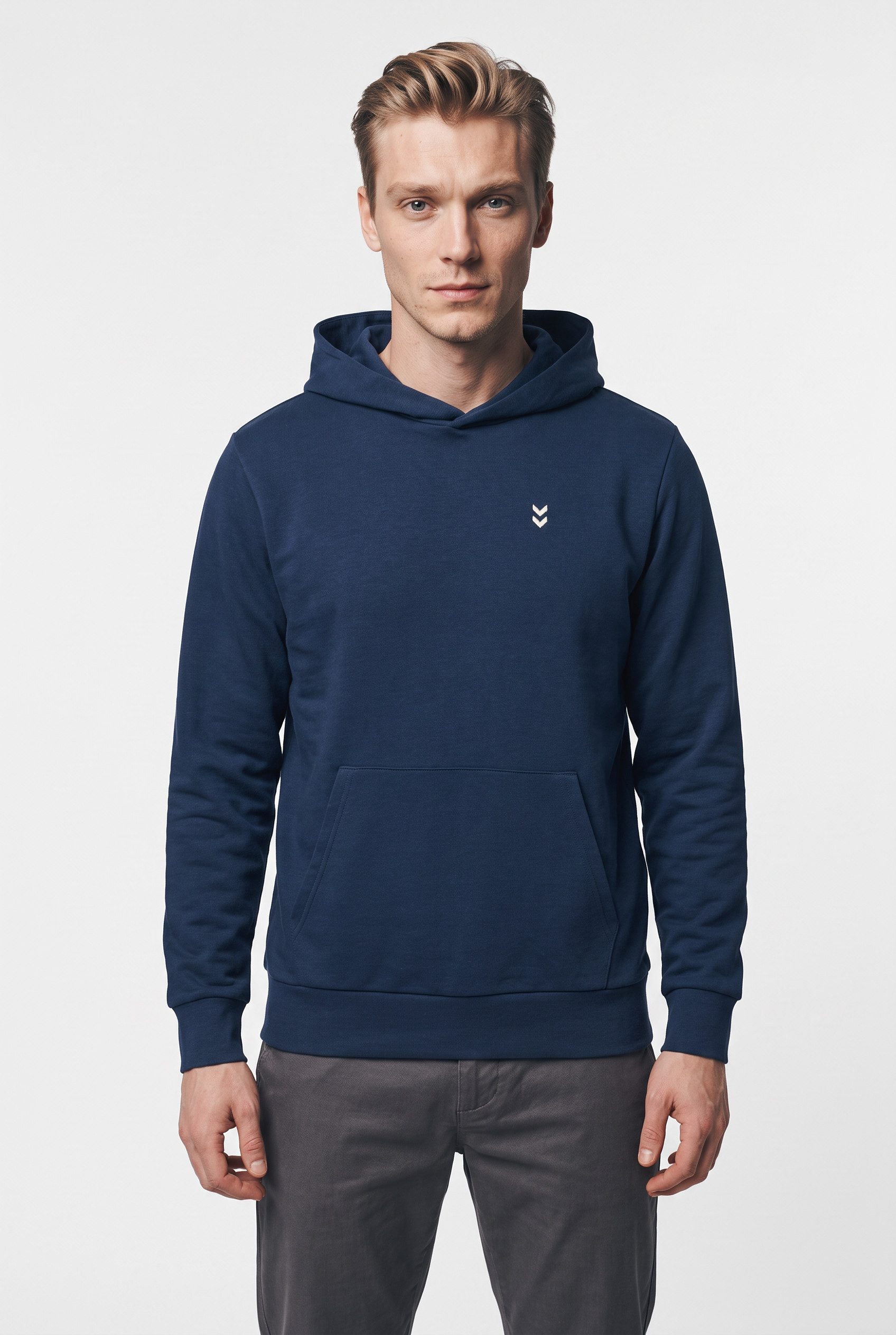 hummel Kapuzensweatshirt HMLPULSE SWEAT HOODIE mit gesticktem Chevron-Logo, aus weichem Sweatstoff
