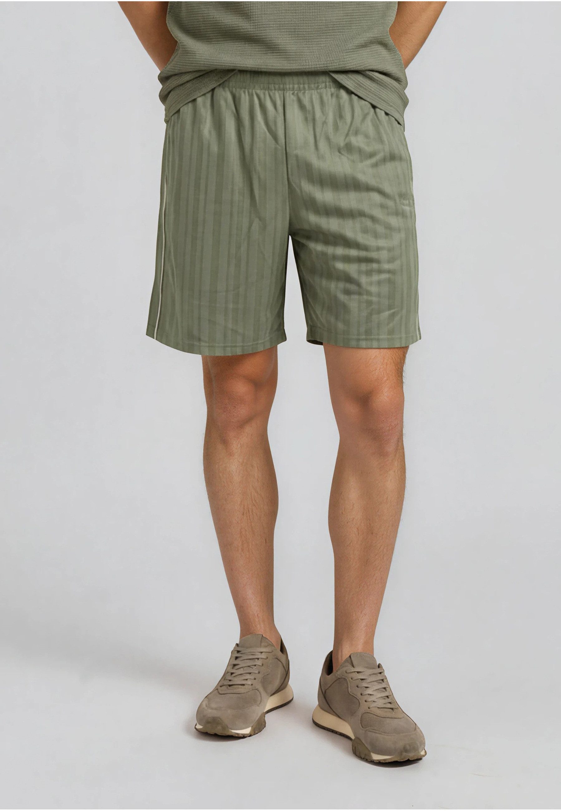 Karl Kani Trainingsshorts Karl Kani Signature Shadow Stripe Trackshorts (1-tlg)