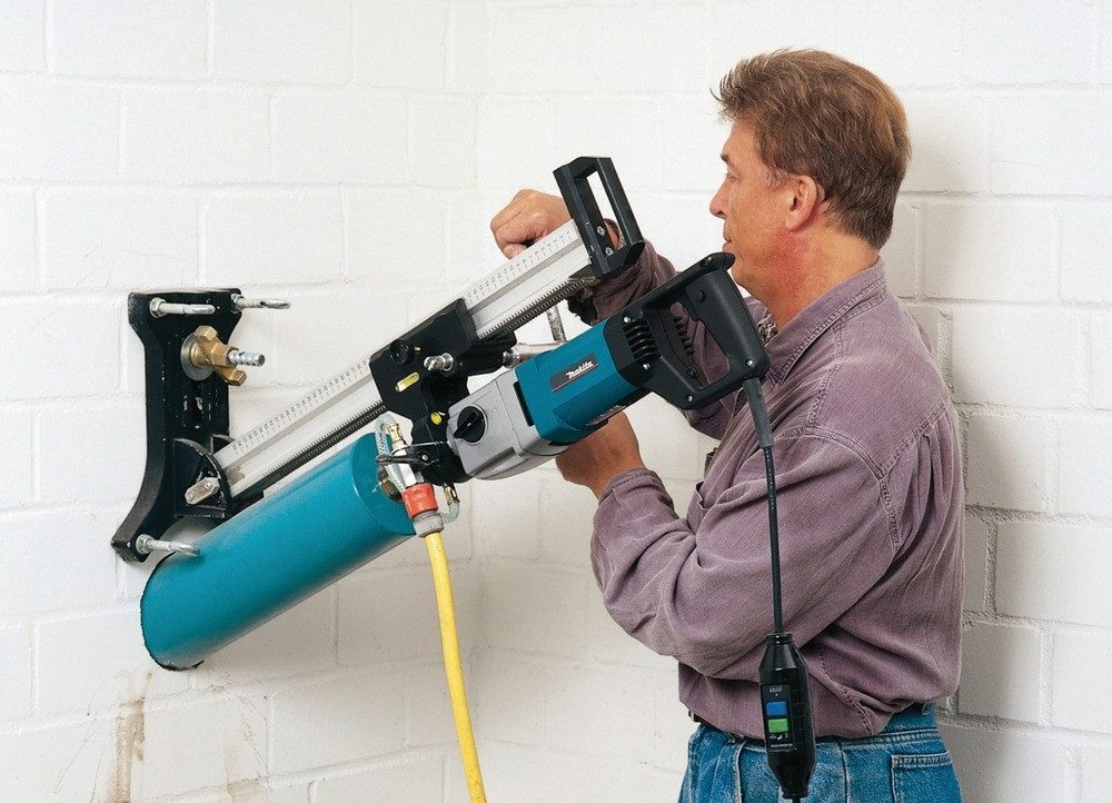 Makita Bohrmaschine, Diamantbohrmaschine 1.700 W, DBM131, 130 mm im Transportkoffer