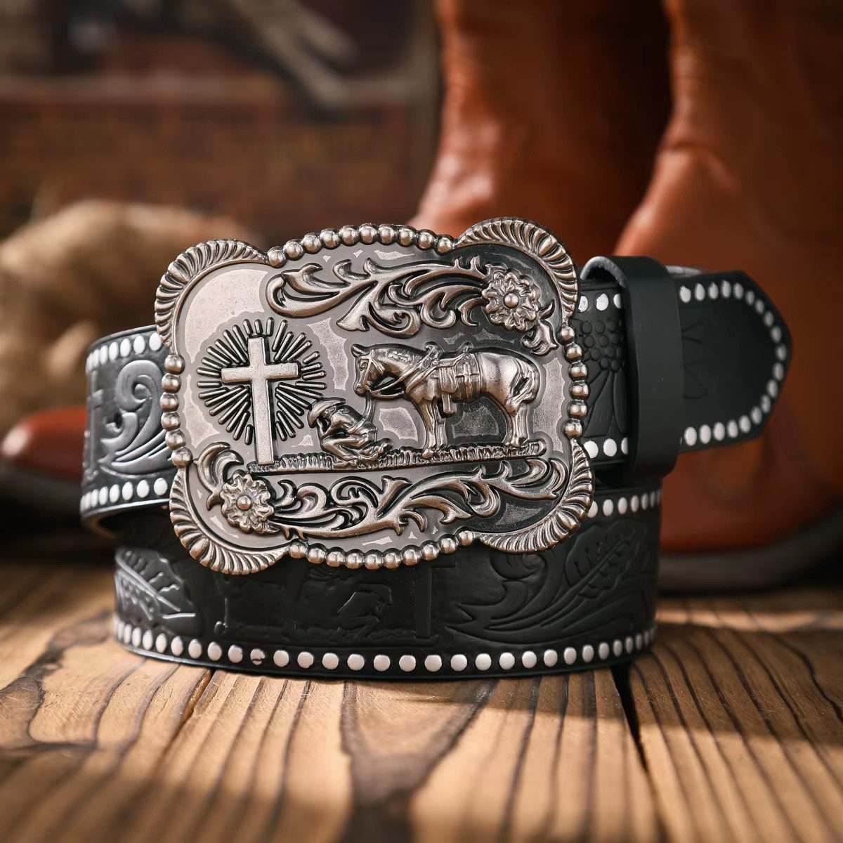 Ware aus aller Welt Nietengürtel Westerngürtel mit Wild West - Schnalle – im authentischen Cowboy Style