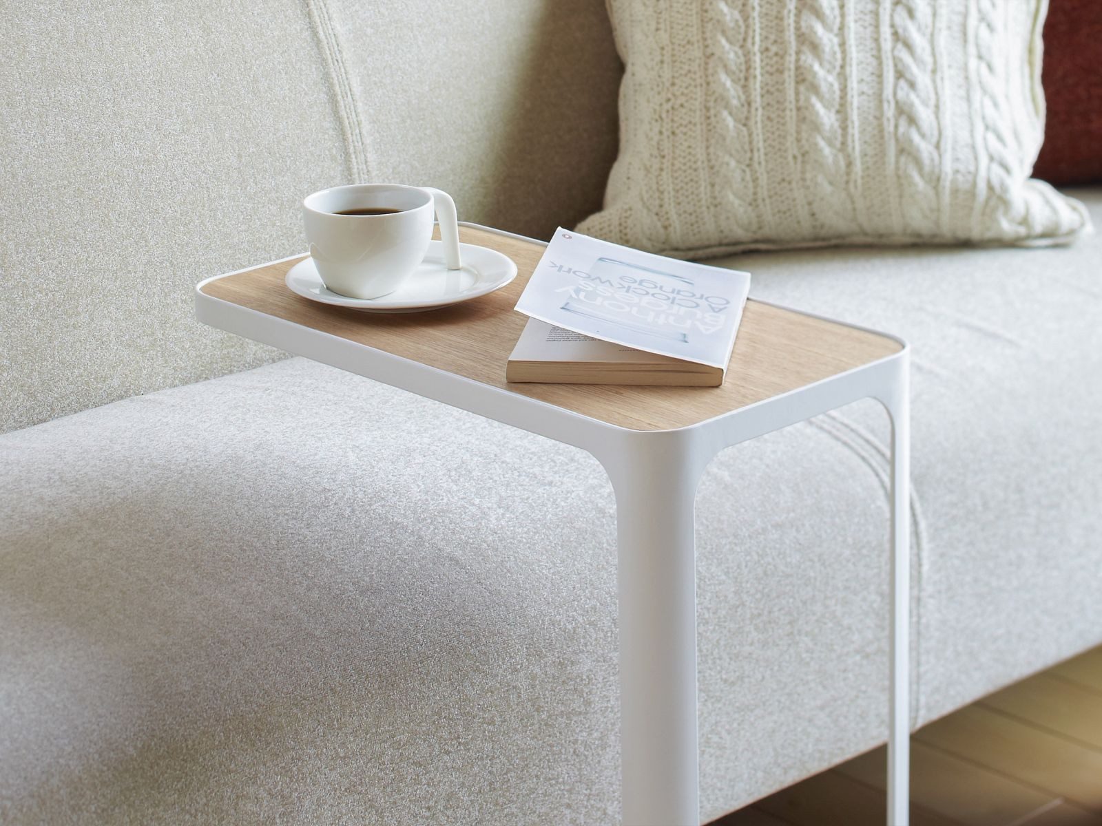 Yamazaki Beistelltisch Frame Sofatisch zum Unterschieben Nachttisch Metall C-Form, klein, Kaffeetisch, Sofatisch, Nachttisch, 24x52x45cm, weiß