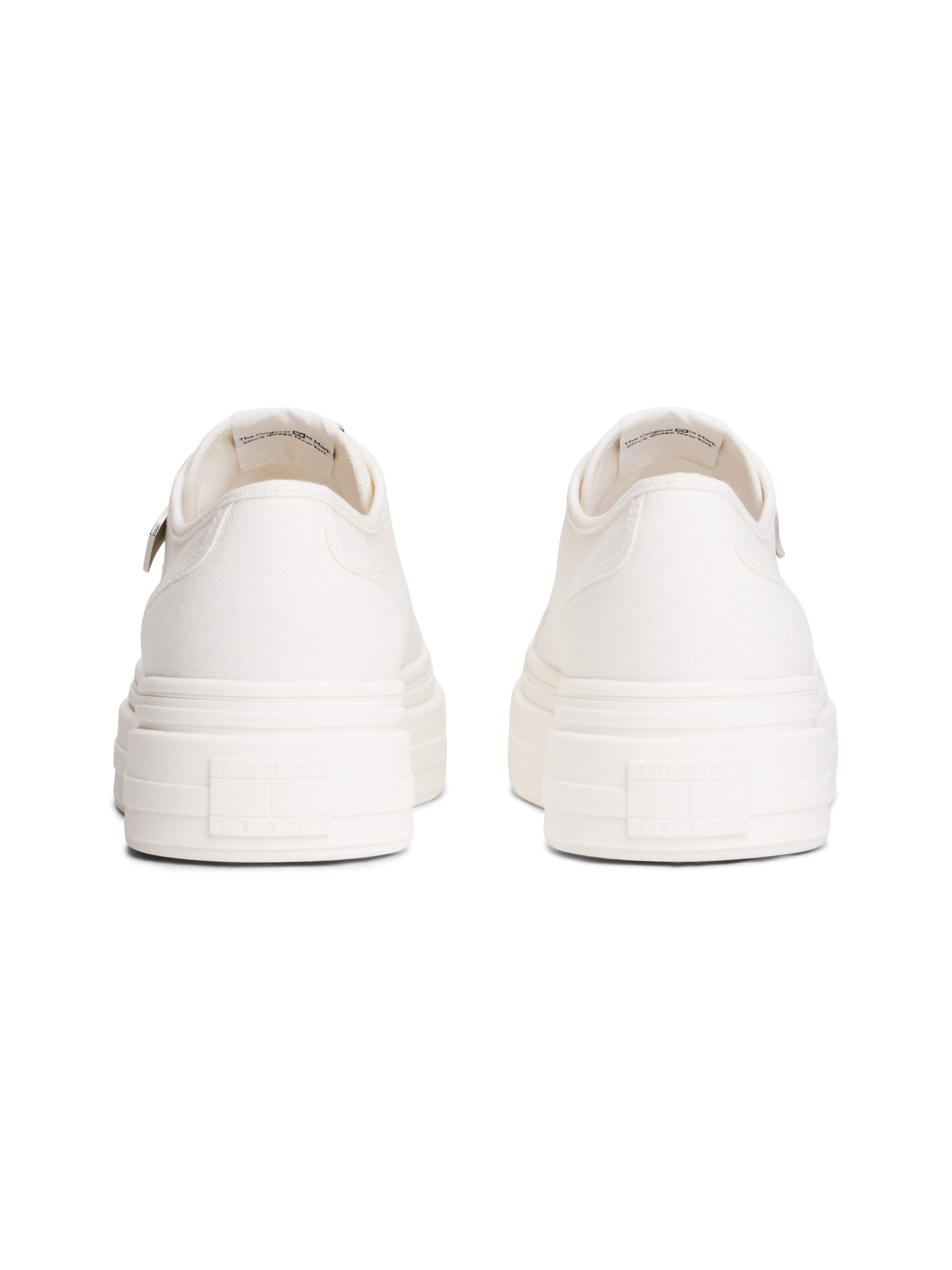 Tommy Jeans TJW FLATFORM SNEAKER CHARMS Plateausneaker Halbschuh, Schnürer, Freizeischuh mit kleiner TJ-Flagge als Anhänger
