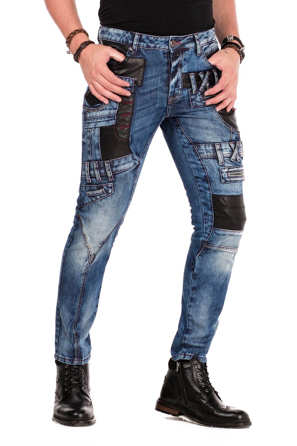 Cipo & Baxx Bequeme Jeans Straight mit in Fit Kunstleder-Applikationen