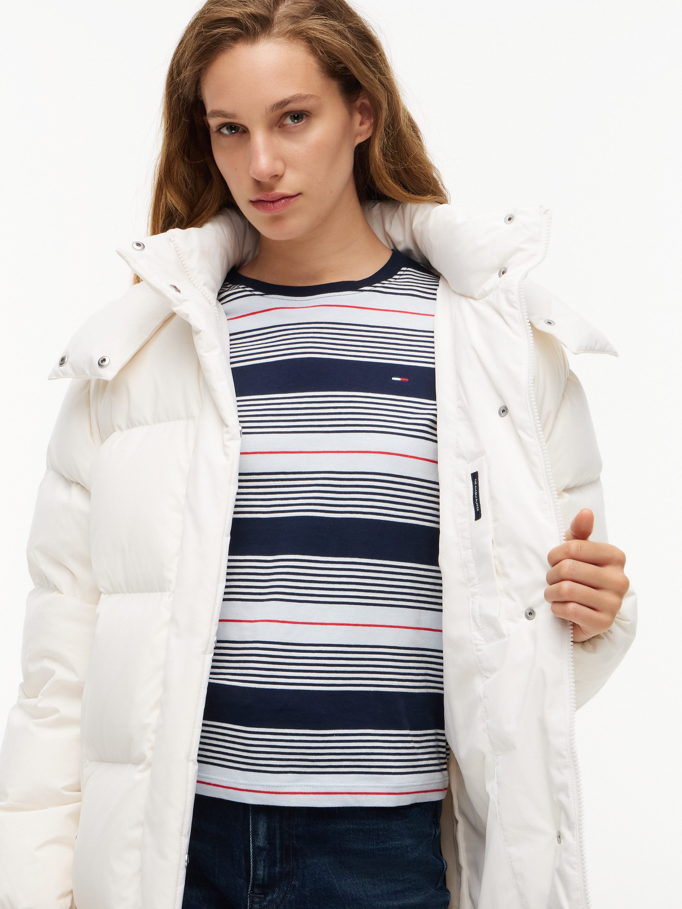 Tommy Jeans Steppmantel TJW ALASKA LONG PUFFER EXT mit seitlichen Schlitzen mit Druckknopfverschluss
