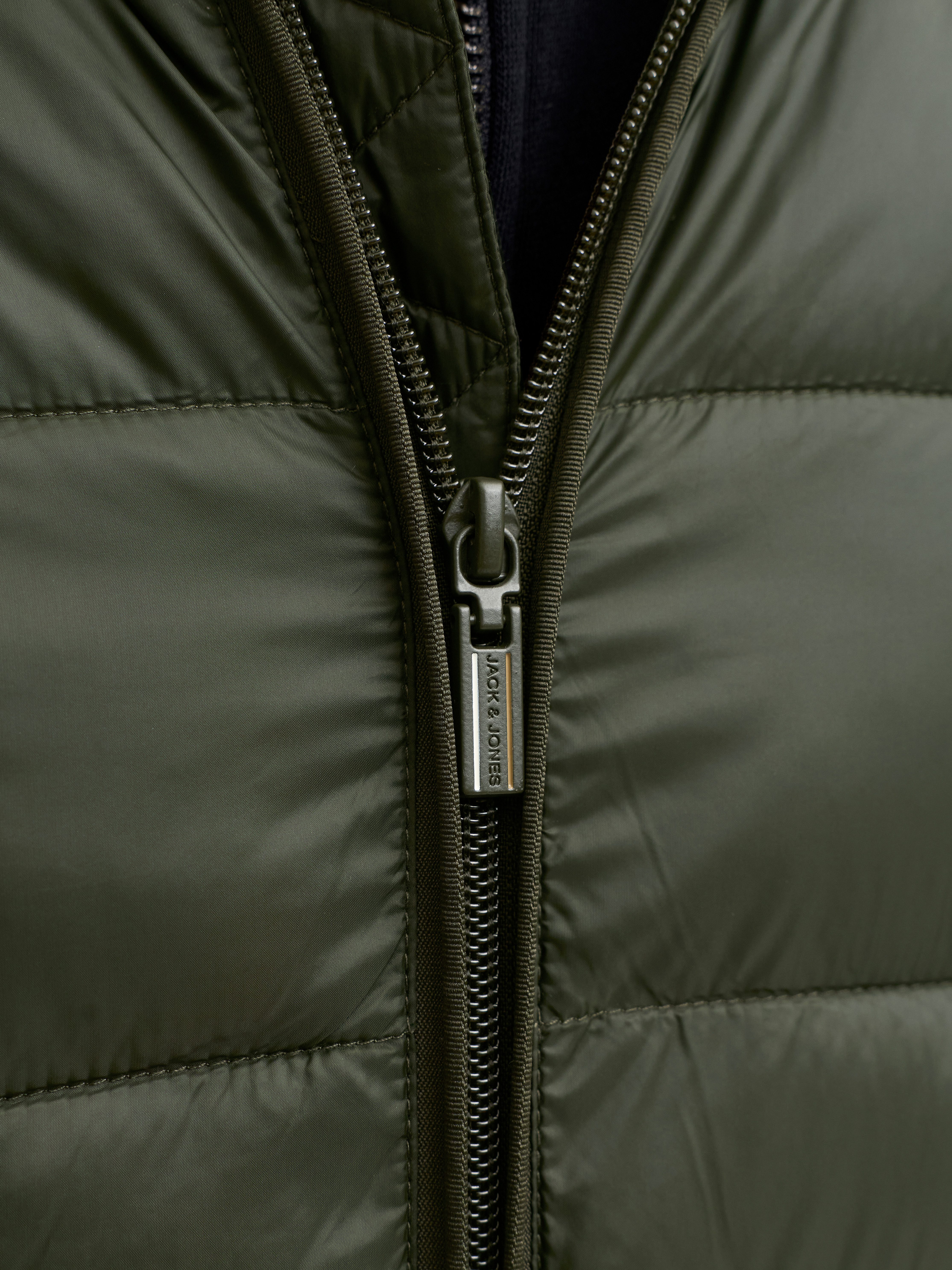 Jack & Jones Steppjacke JJEKINGSLEY LIGHT PUFFER HOOD NOOS Kunstfaser, mit Kapuze – Bild 5 von 5