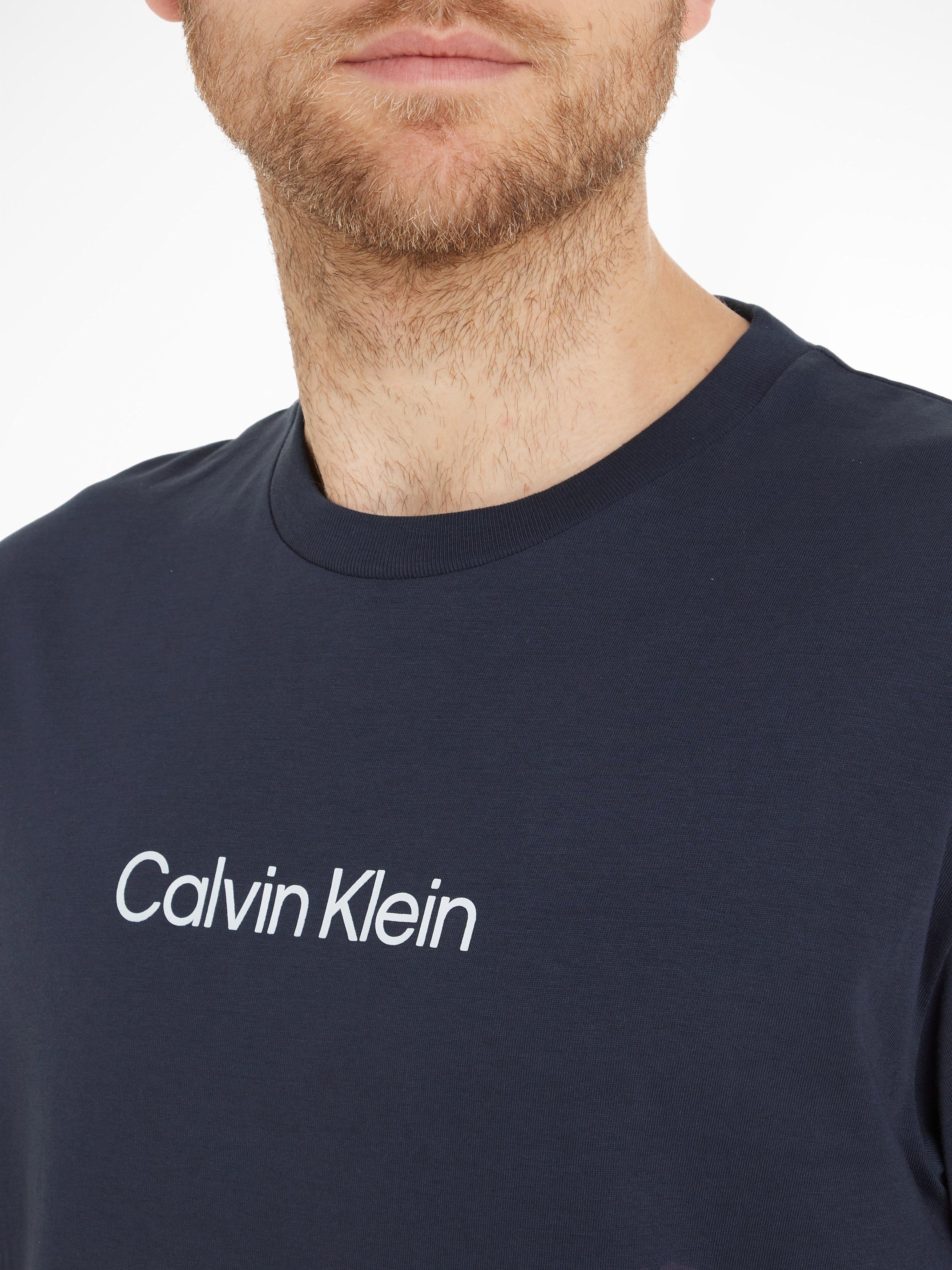 mit T-SHIRT LOGO Markenlabel Klein Night COMFORT HERO aufgedrucktem T-Shirt Sky Calvin