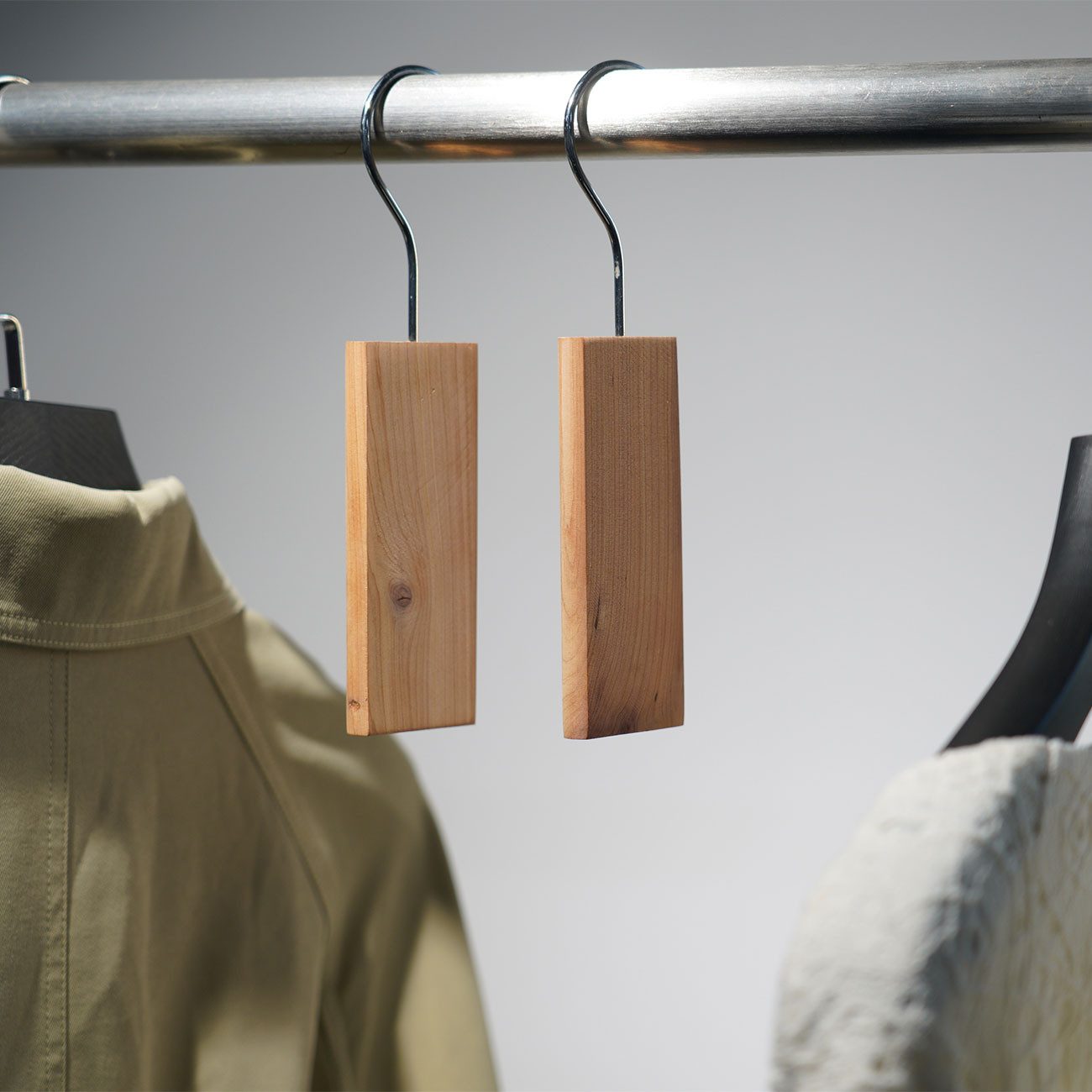 Casativo Kleiderbügel Zedernholz Mottenschutz Set - Natürliche Mottenabwehr Schrank, (10-tlg), Holzart: Zedernholz, Hält Motten vom Kleiderschrank fern – Bild 5 von 5