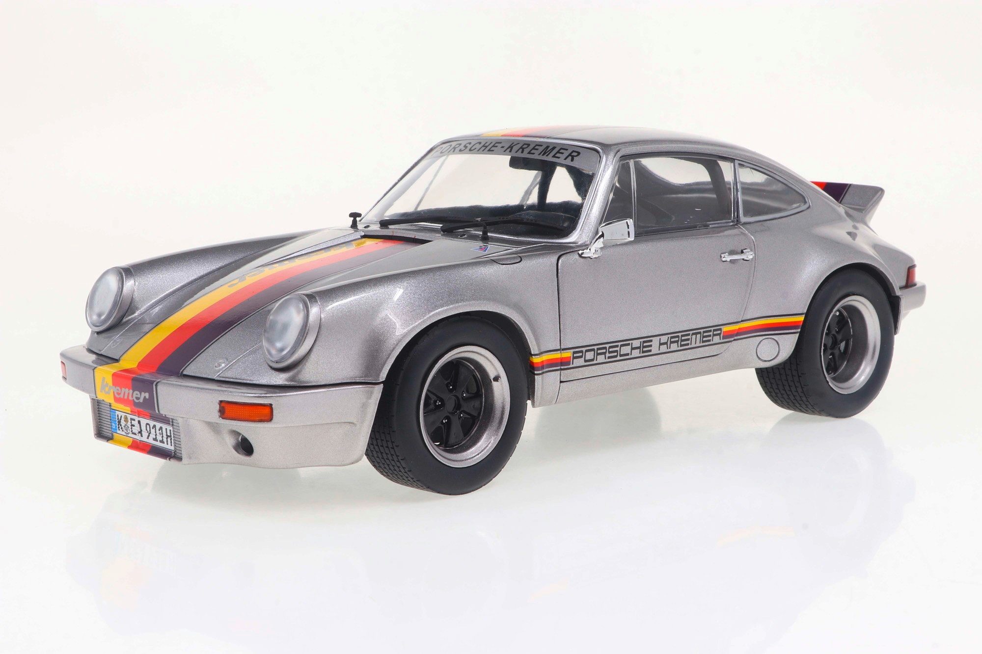 Solido Modellauto Modellauto Maßstab 1:18 Porsche 911 RSR Kremer 1973 silber S1801120