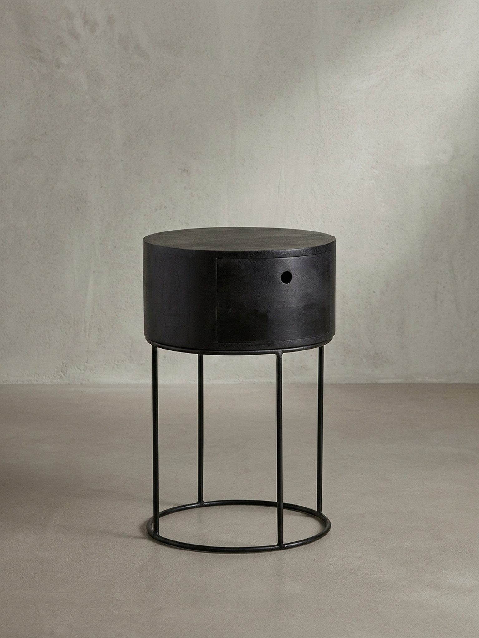 KADIMA DESIGN Nachttisch Nachtkonsole mit Schublade aus Massivholz, rund, modern, vormontiert (Handgefertigt aus Naturmaterial, ideal als Beistelltisch nutzbar), Stauraum für Bücher und Zubehör, geeignet für Boxspringbetten