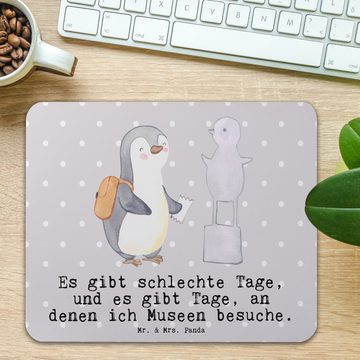 Mr. & Mrs. Panda Mauspad Pinguin Museum besuchen - Grau Pastell - Geschenk, Mousepad, Designer (1-St), rutschfest