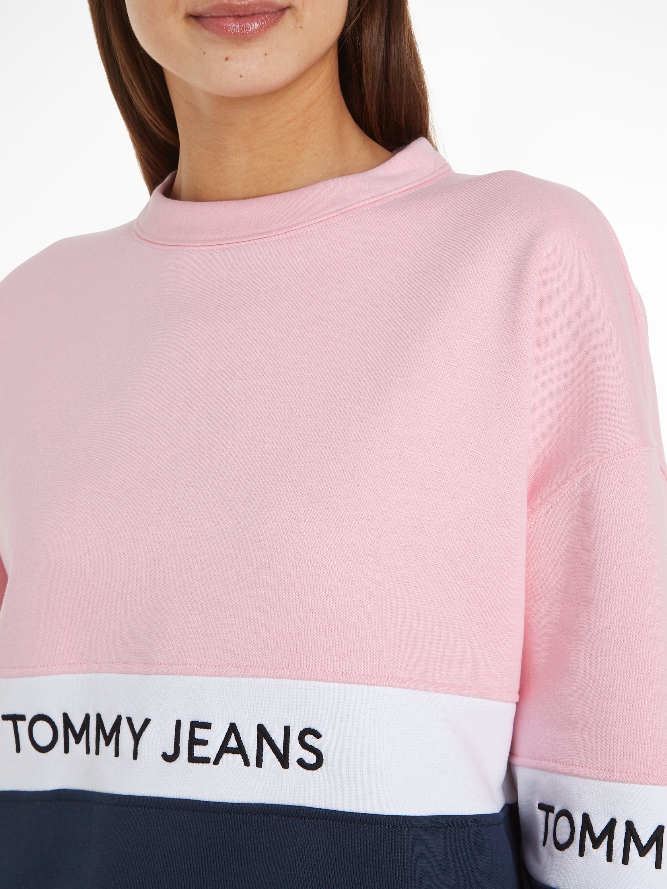 CREW Jeans CBLK mit Sweatshirt TJW Tommy Logoschriftzug-Stickerei