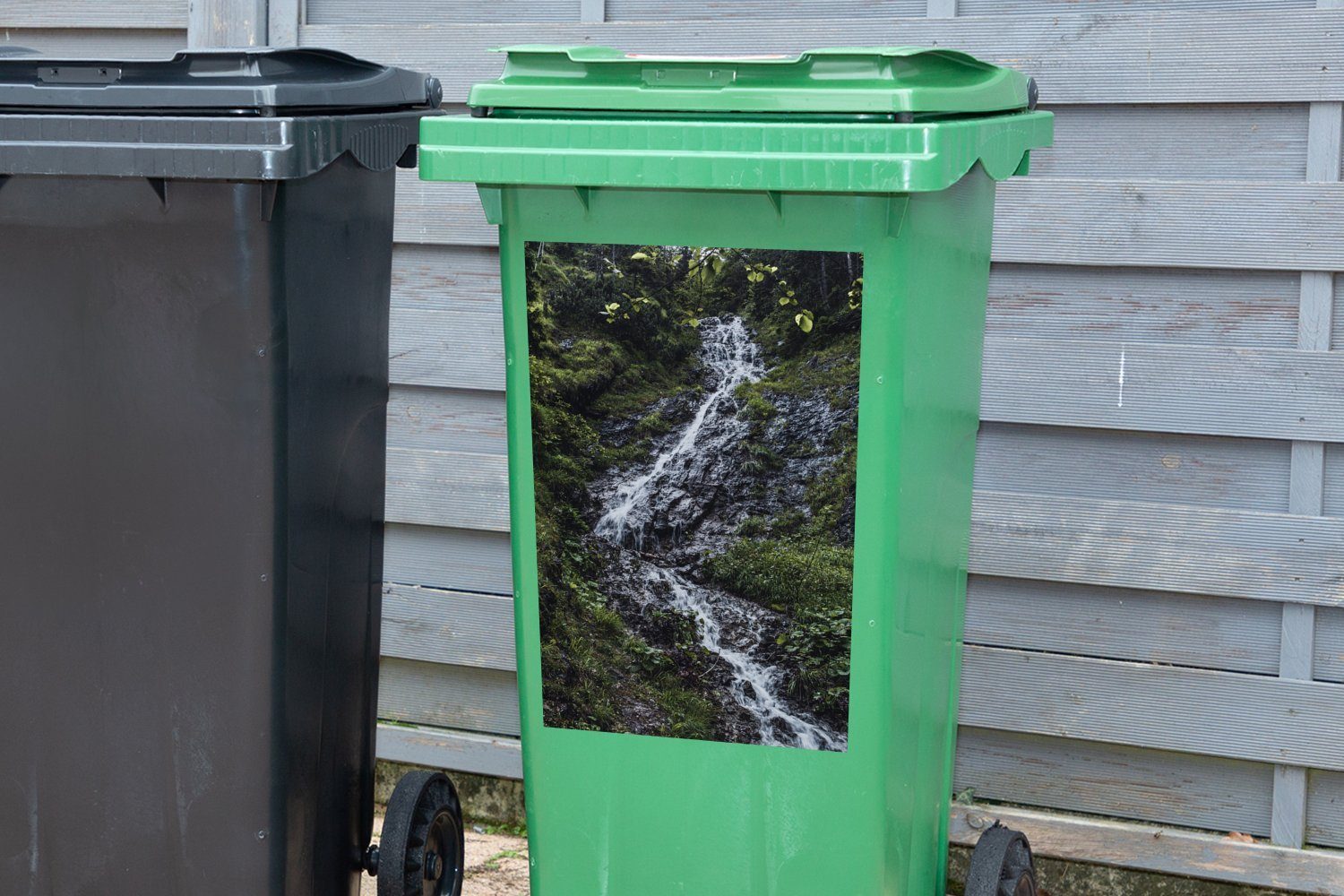 Container, Wandsticker MuchoWow Abfalbehälter Mülltonne, Mülleimer-aufkleber, des Sticker, im (1 Tatra-Gebirge Polen in Tatra-Nationalparks St), Wasserfall