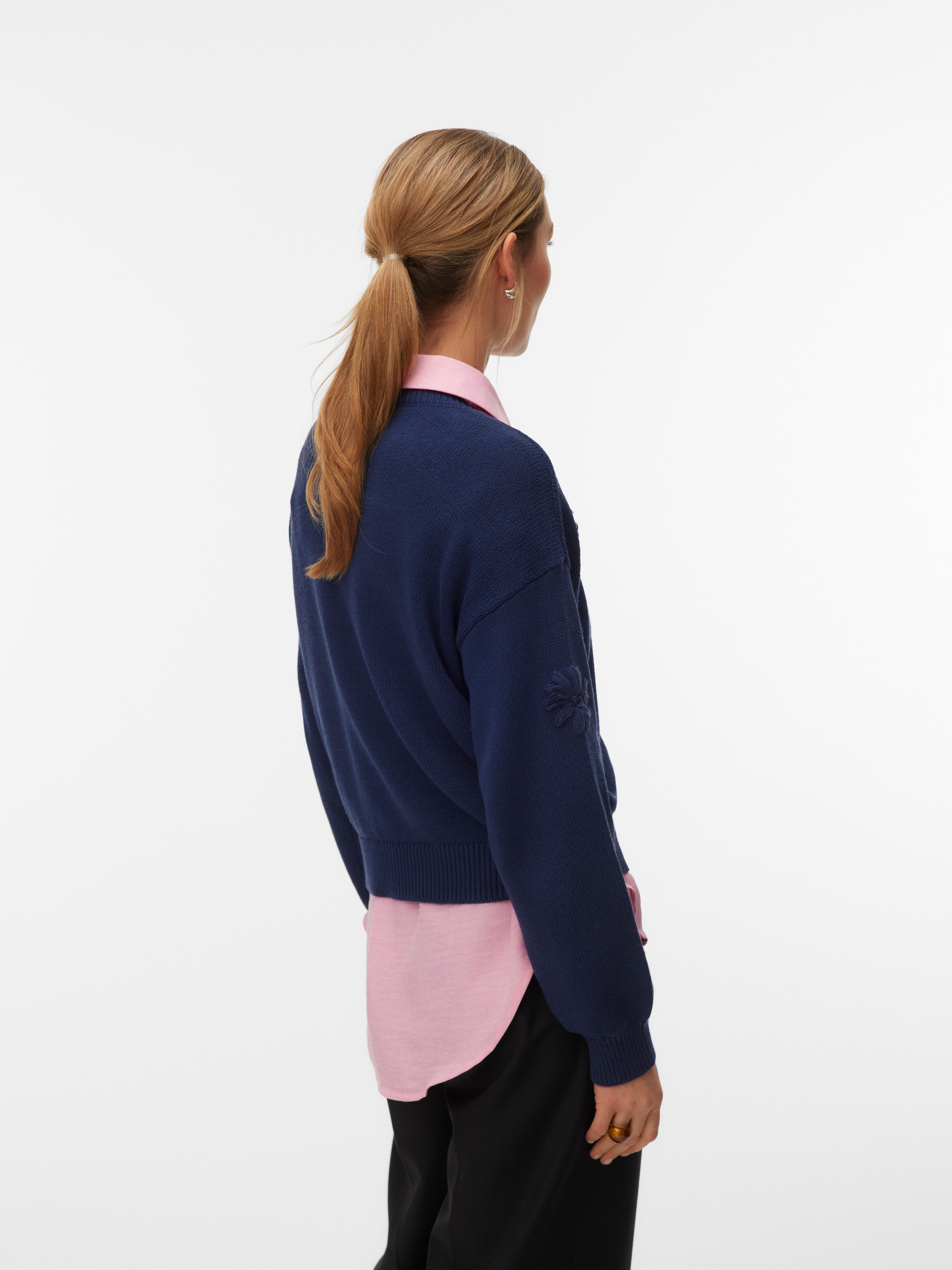 Vero Moda Strickpullover VMDAISY EMB LS O-NECK PULLOVER BOO mit zartem Blum günstig online kaufen