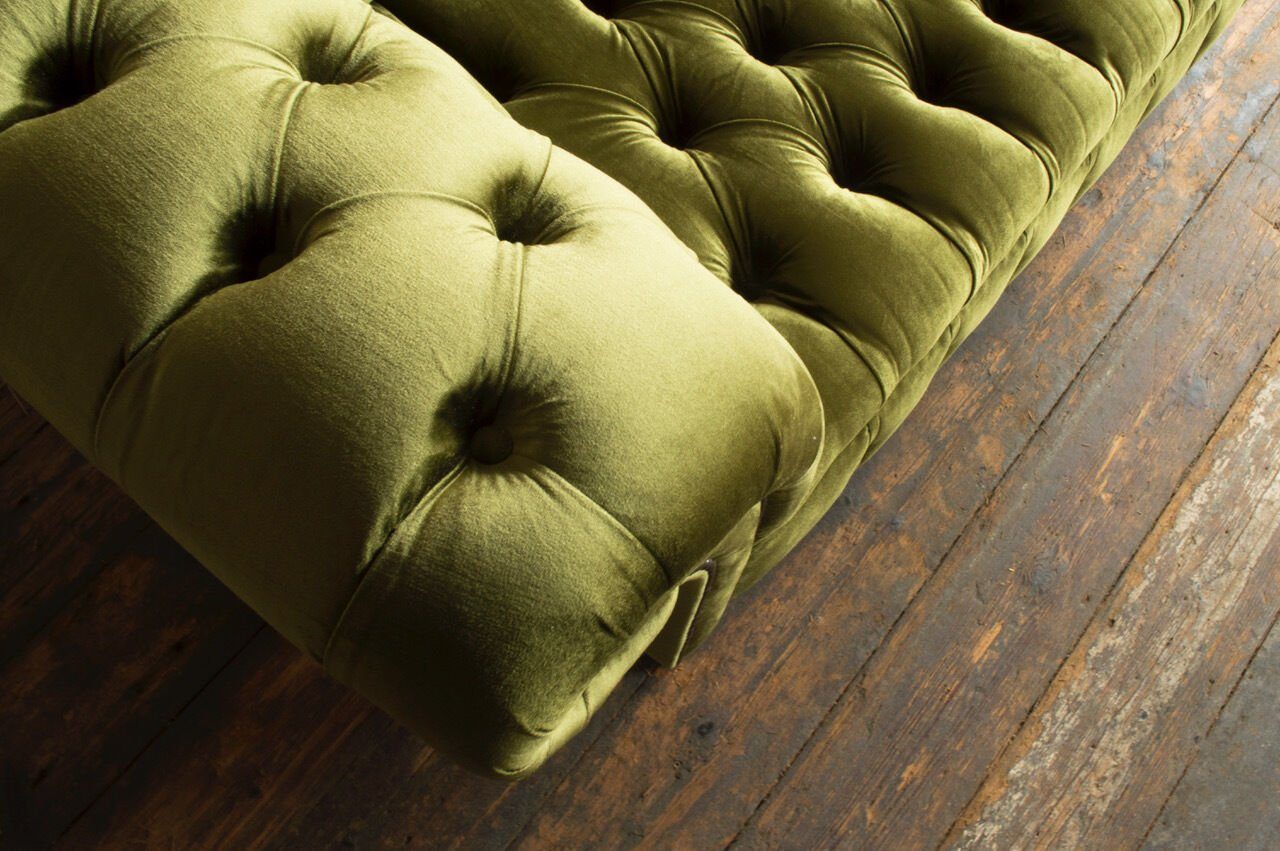 Grün Textil Sitzer Sofa Couch 2 Klassische Samt Chesterfield JVmoebel Chesterfield-Sofa,