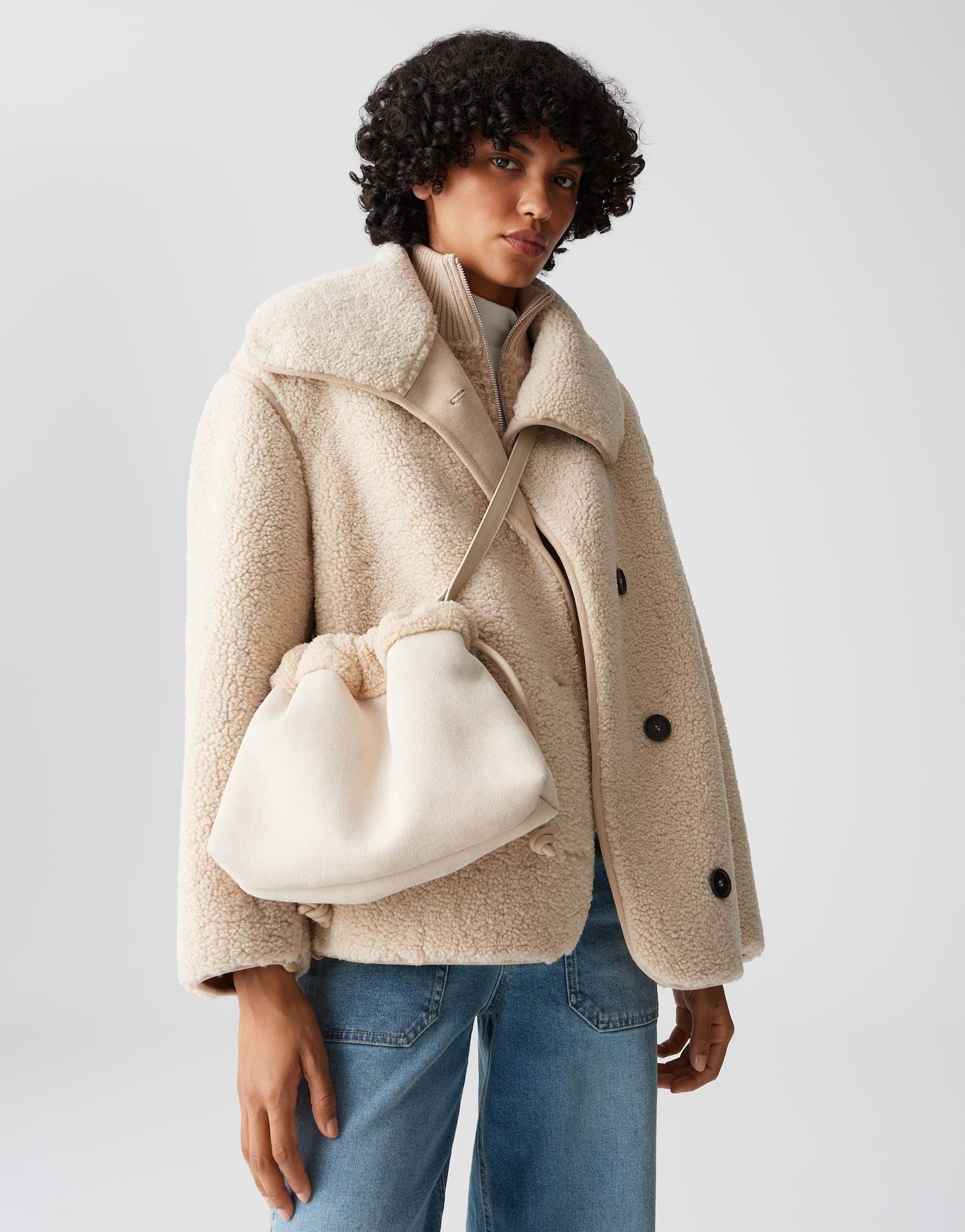 OPUS Umhängetasche ALLANIS gebrushte Oberfläche mit Fransen, Tunnelzug, weicher Griff