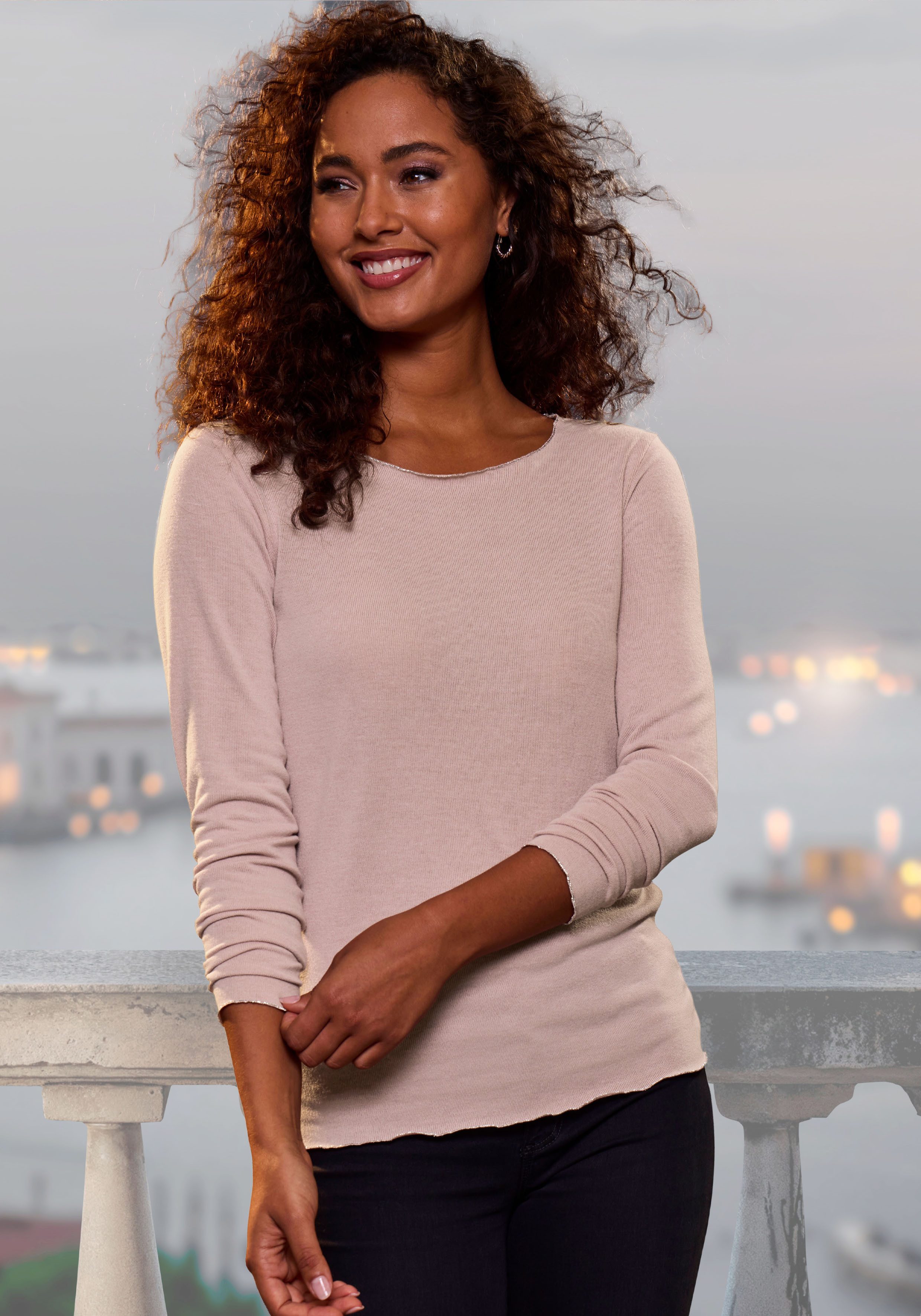 LASCANA Langarmshirt mit feiner Glitzereinfassung aus weichem Viskose-Feinstrick
