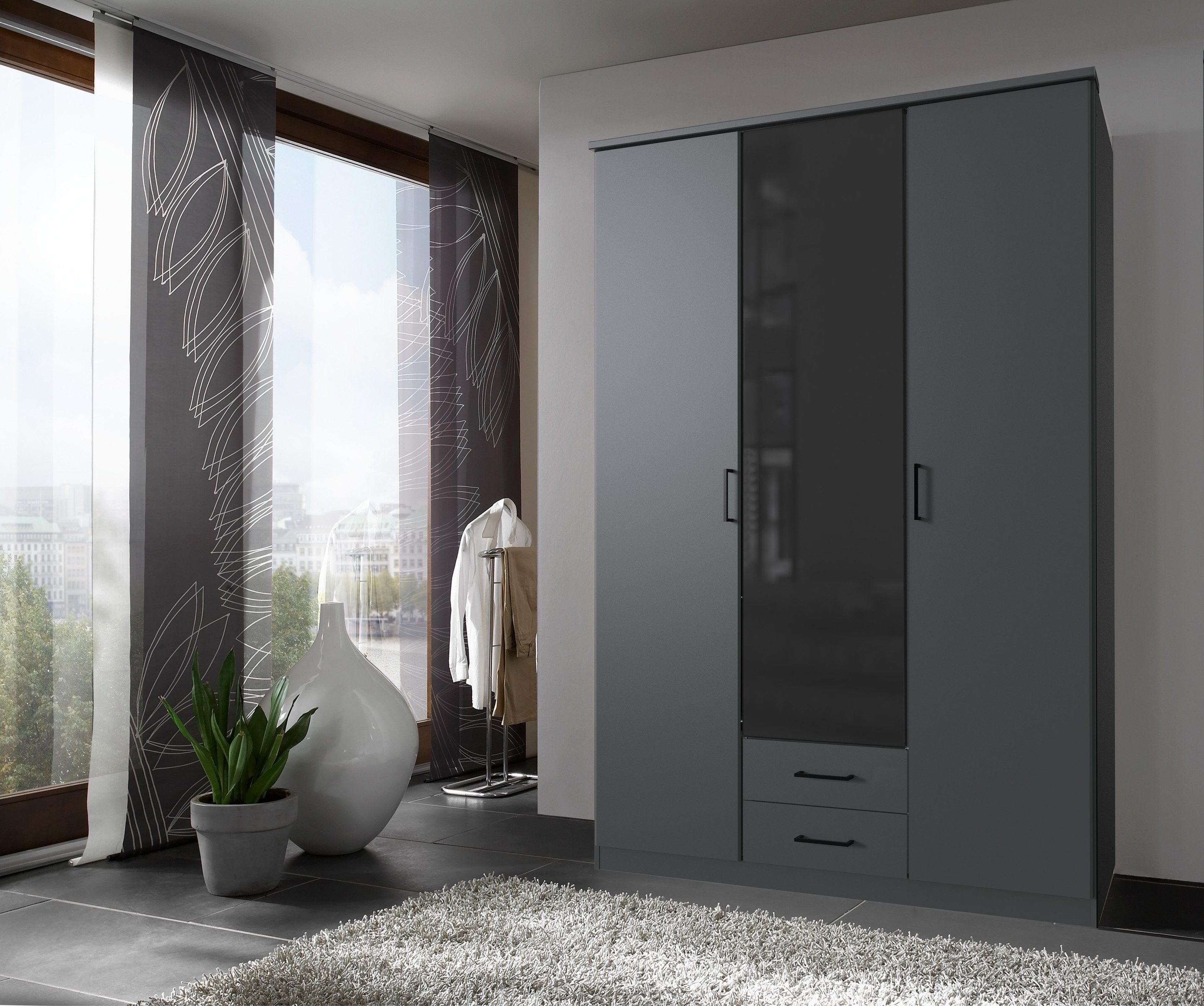 freiraum Drehtürenschrank Soest in GRAPHIT + GLAS SCHWARZ - 135x199x58cm (BxHxT)