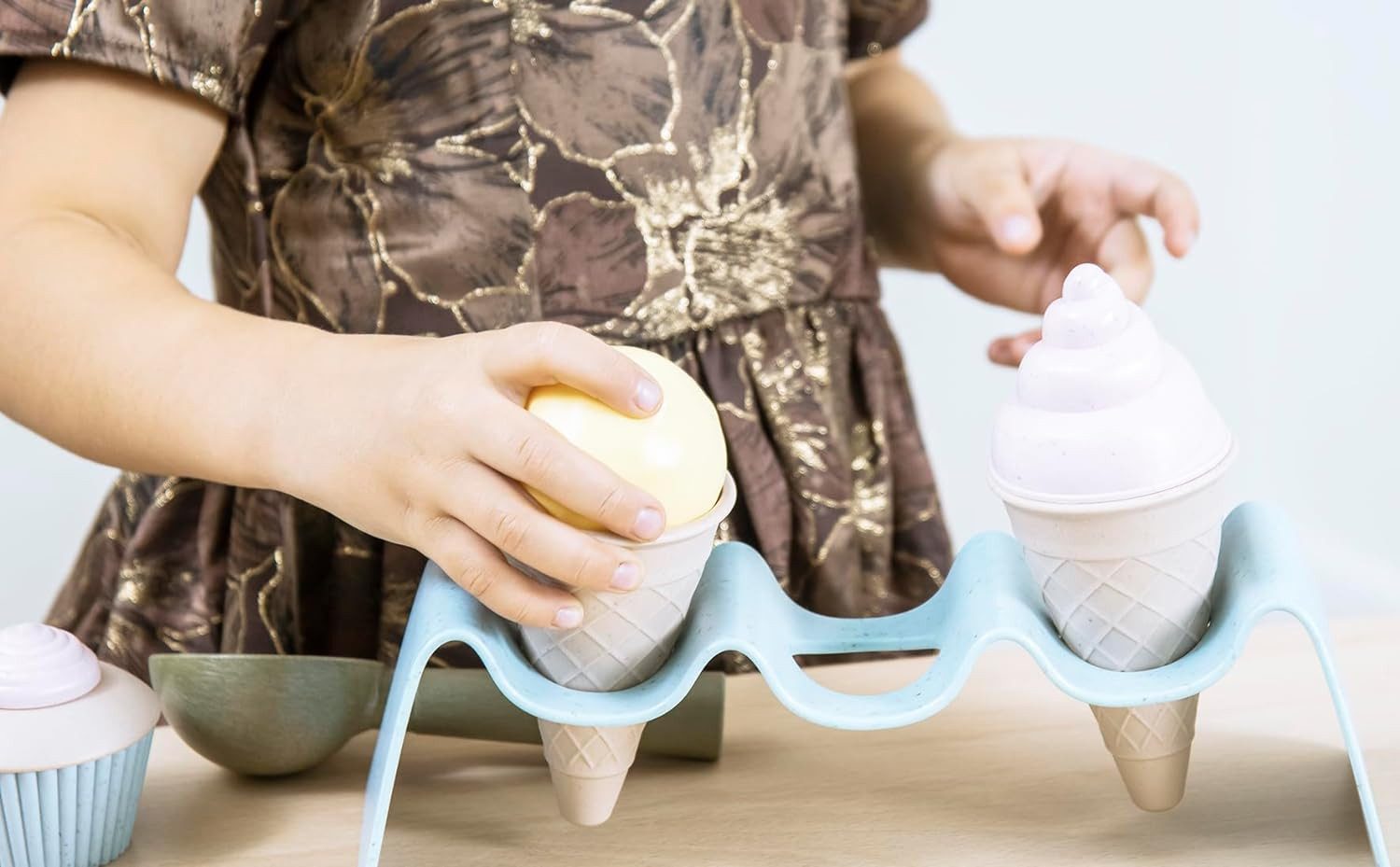 dantoy Spielküche Eis-Set – 11-teilig – ab 2 Jahren – aus Zuckerrohr-Kunststoff