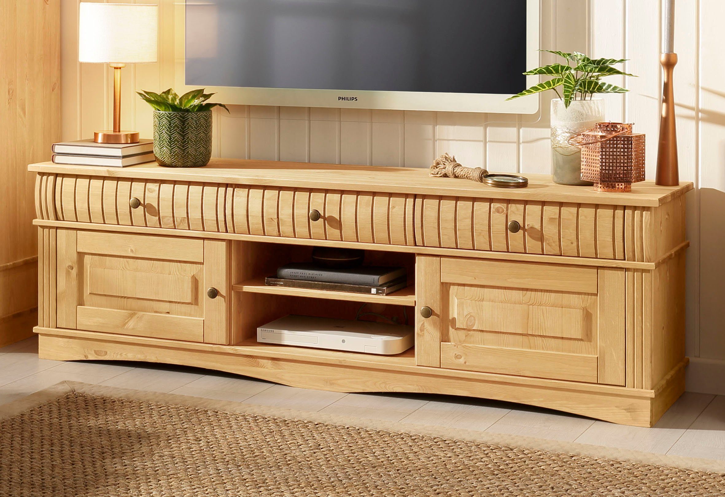 OTTO home Lowboard Teresa (Maße (B/T/H): 154/37/49 cm), Kommode aus massiver Kiefer, Breite 154 cm