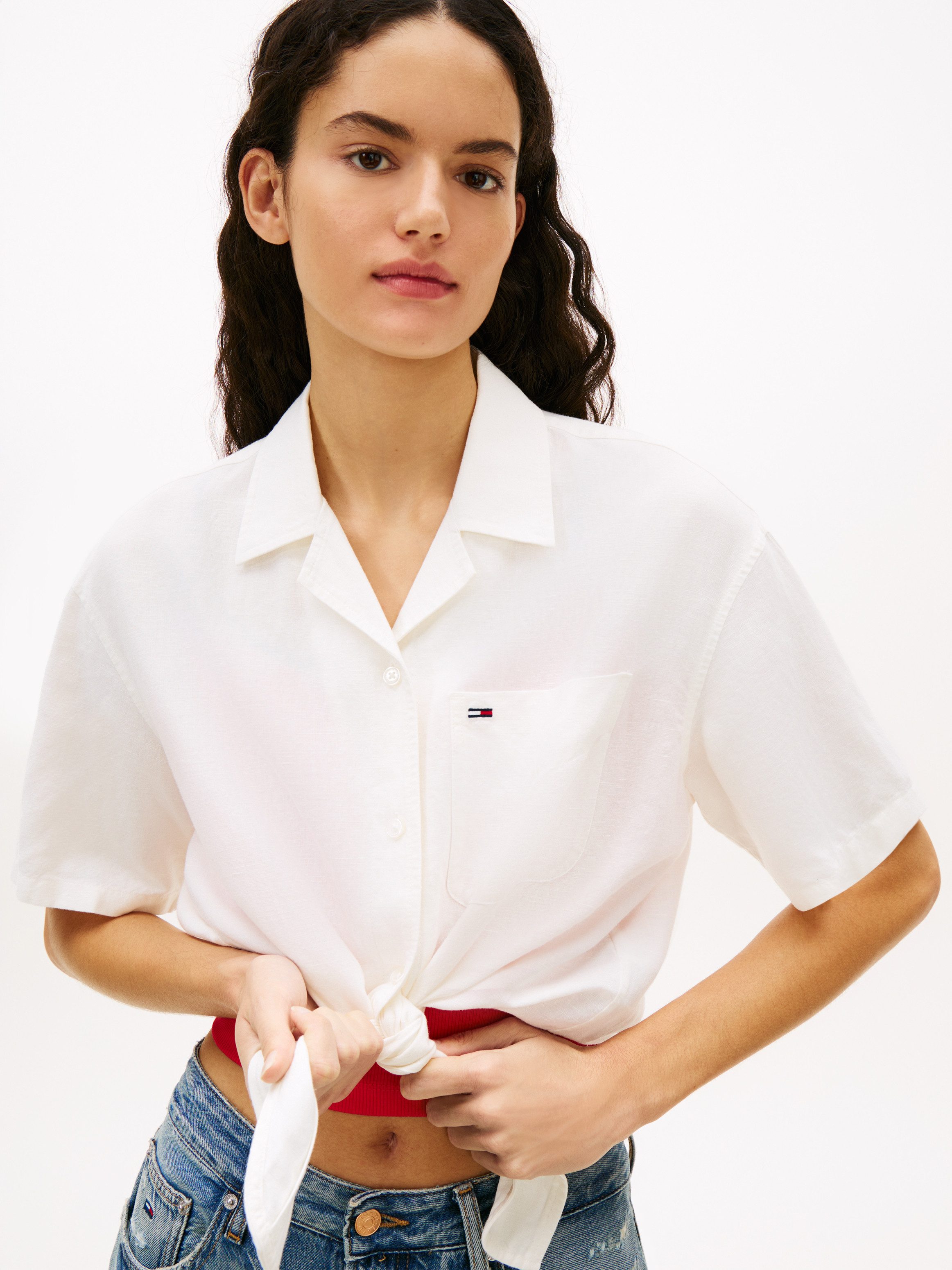 Tommy Jeans Kurzarmbluse TJW TIE FRONT LINEN SHIRT mit Knoten-Detail am Saum, Relaxed Fit