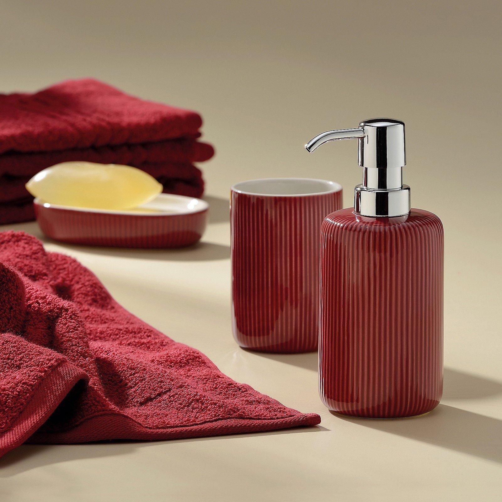 kela Seifenspender Ava, glänzende Keramik, 350 ml, austauschbarer Pumpkopf günstig online kaufen