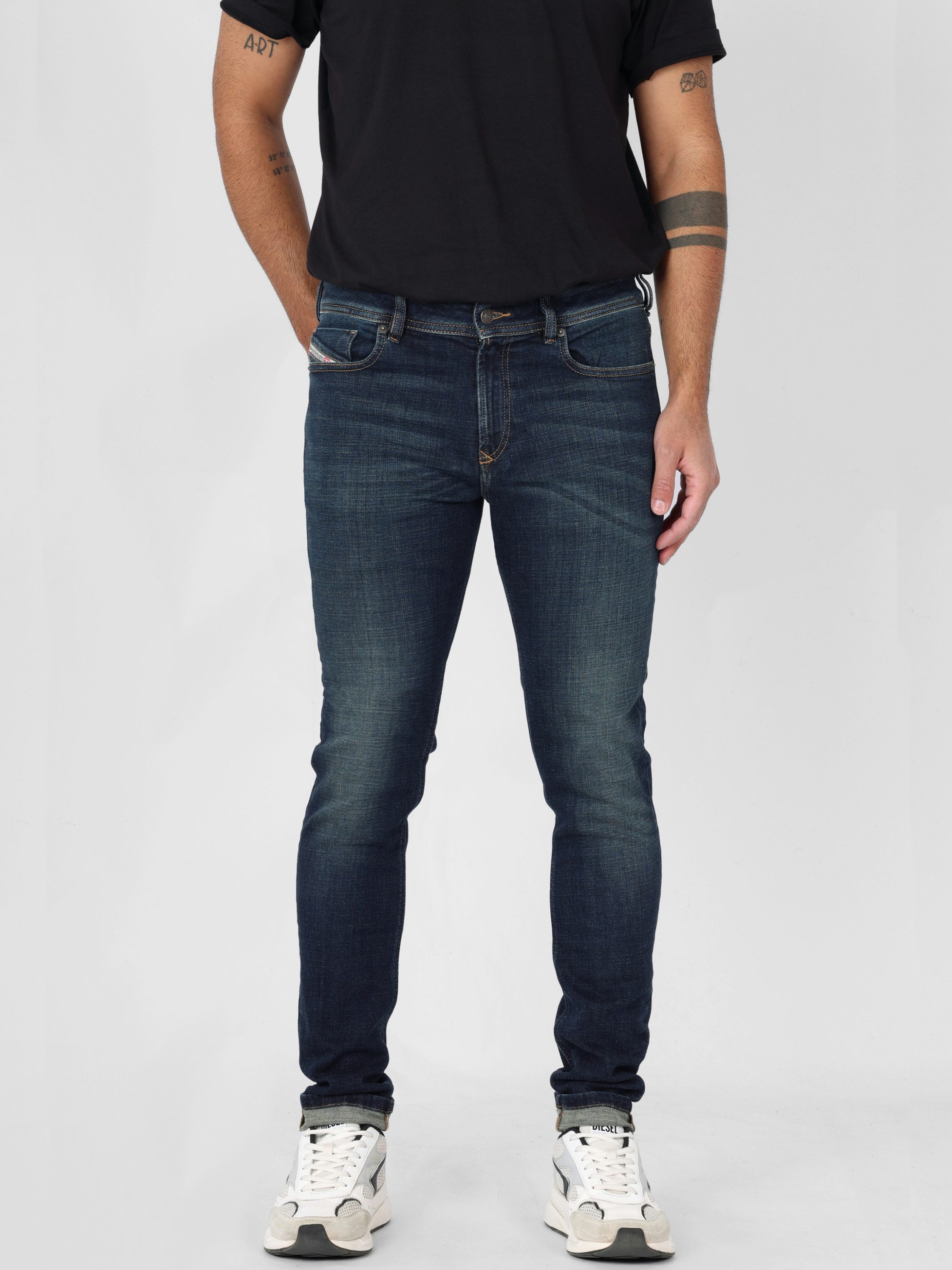 Diesel Skinny-fit-Jeans Leichtgewicht Denim - 1979 SLEENKER R niedrige Leibhöhe, hoher Stretch
