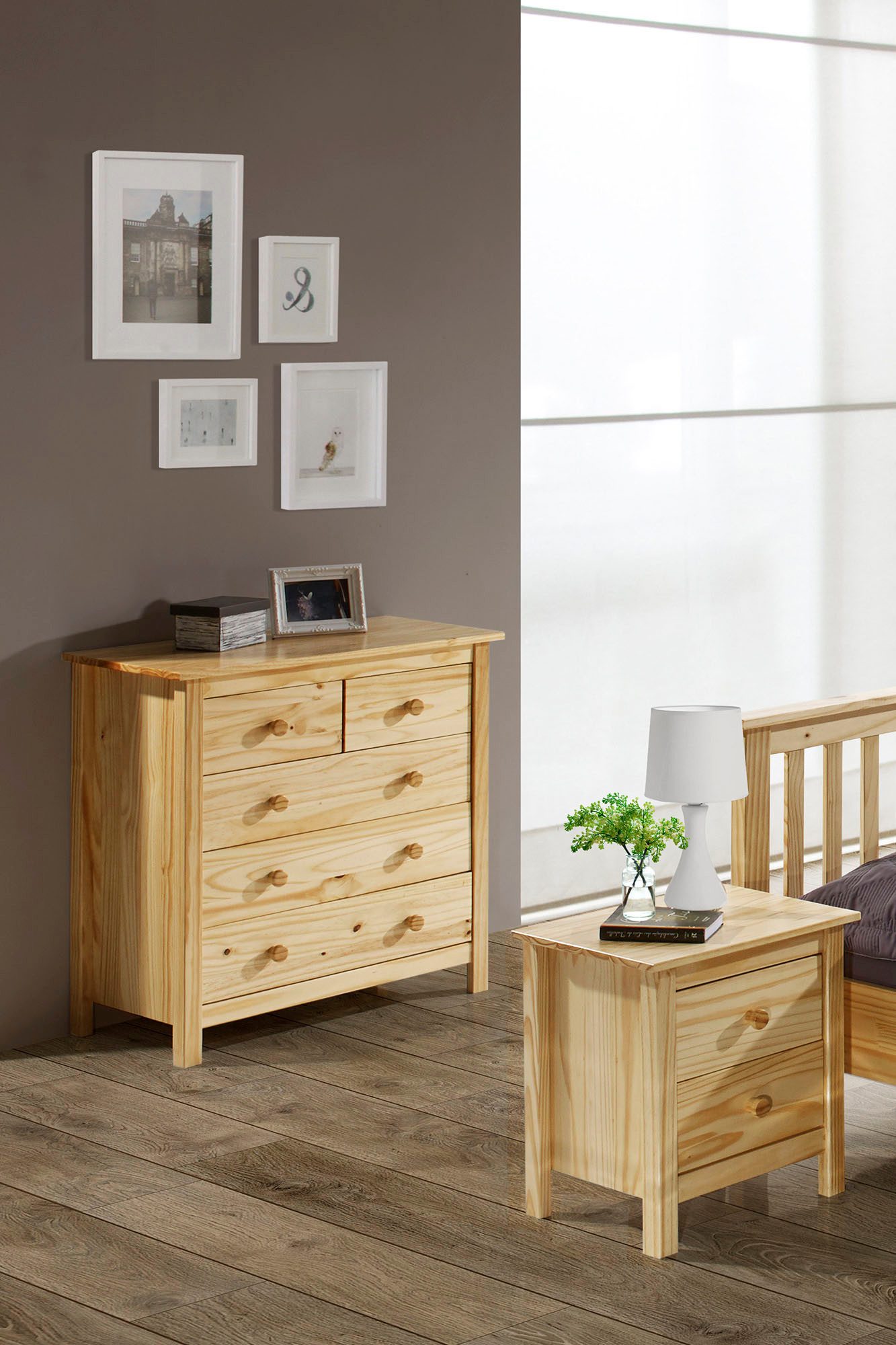 Home affaire Kommode (1 St), gefertigt aus massivem Kiefernholz
