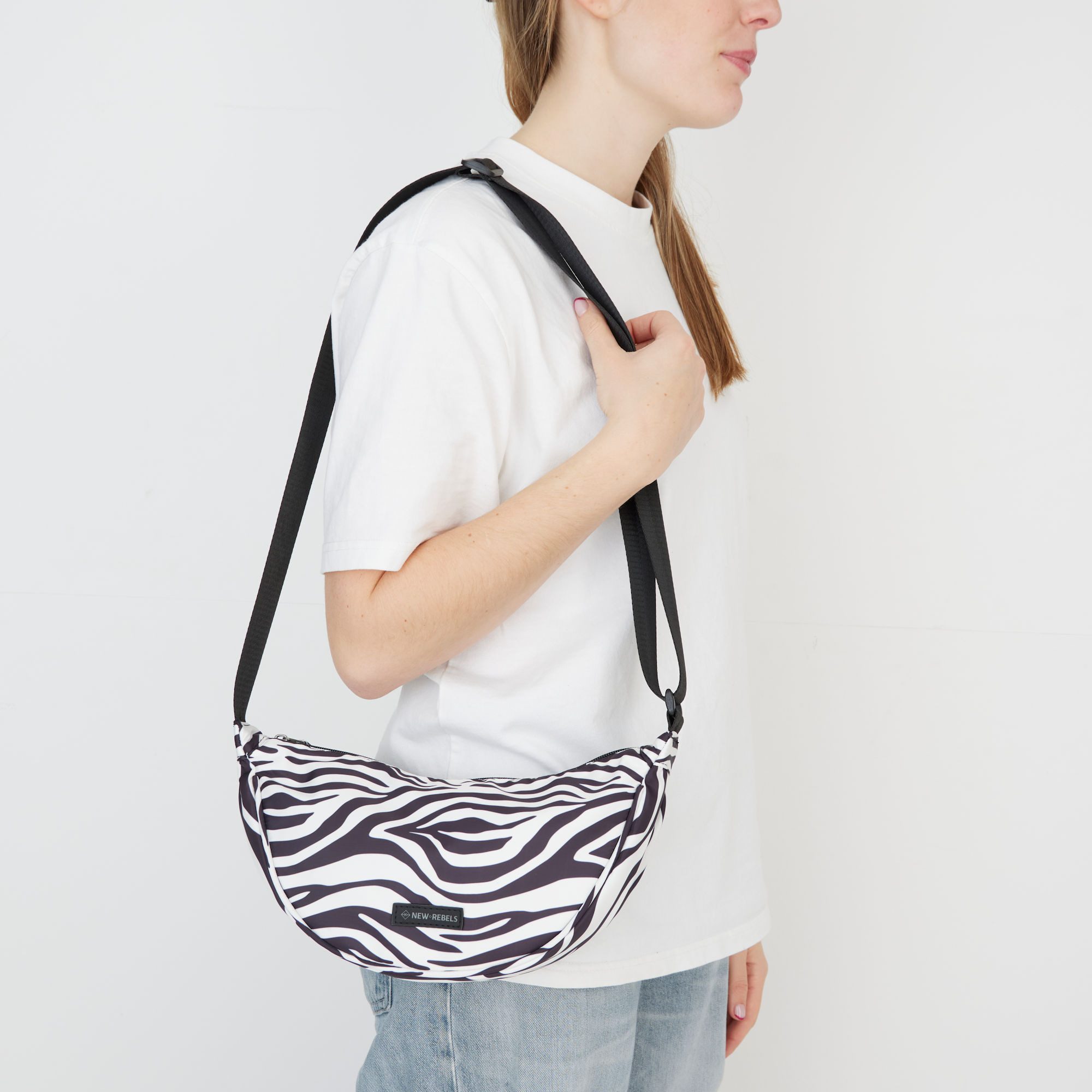 NEW REBELS Umhängetasche Moonbag Stay Wild Crossbody-Tasche Zebra-Print Nylon schwarz/weiß