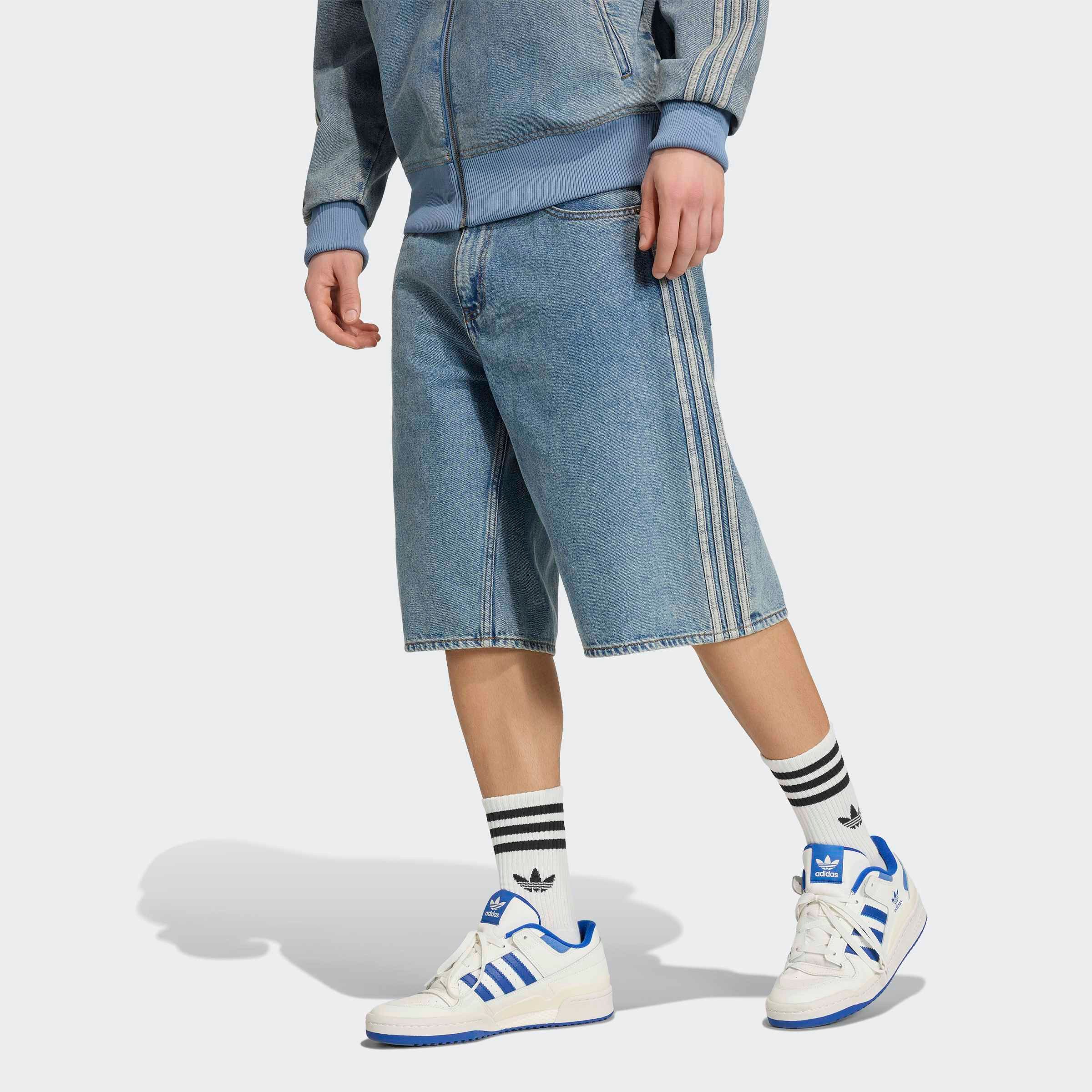 adidas Originals Jeansshorts FIREBIRD ADICOLOR DENIM-JORTS MITTELHOHER BUND BEIN GERADE GESCHNITTEN