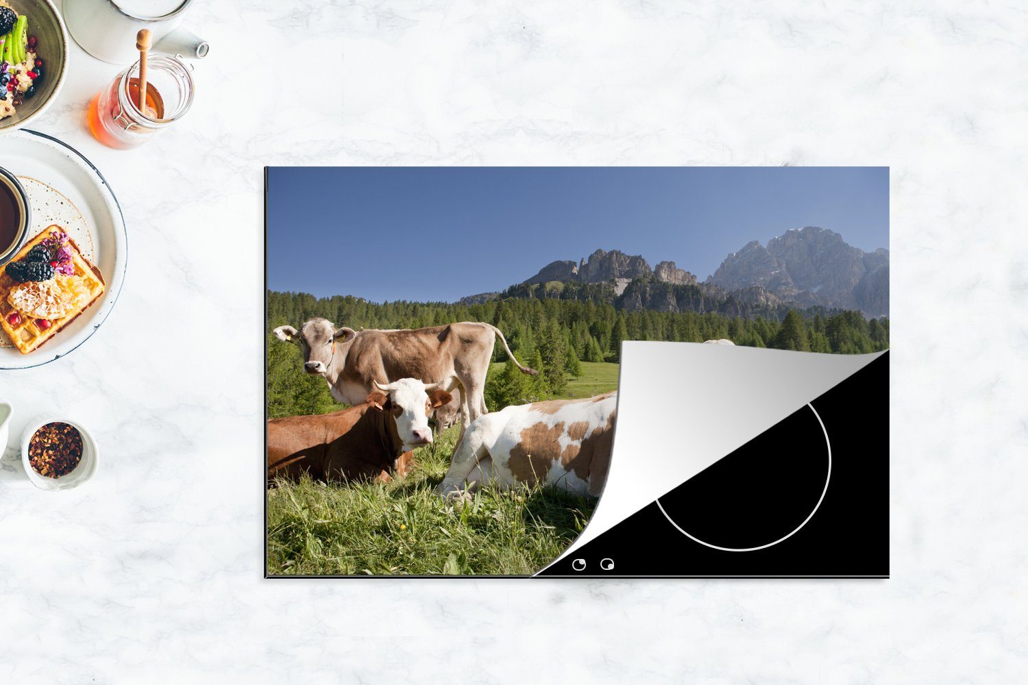 Vinyl, - Blumen MuchoWow Herdblende-/Abdeckplatte küche, tlg), für 81x52 Kuh Schutz Ceranfeldabdeckung (1 Induktionskochfeld cm, Gras, - die