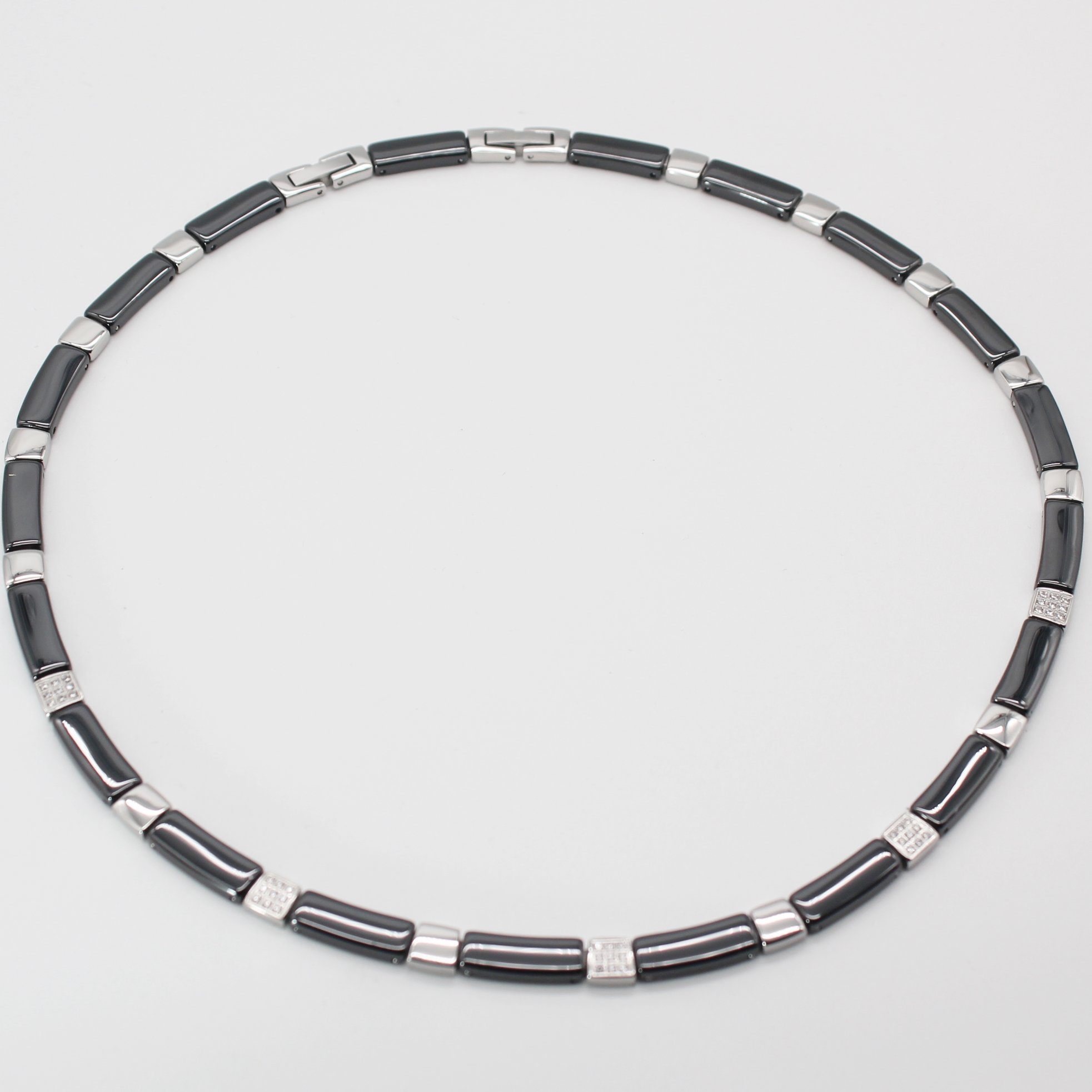 ELLAWIL Collier Kette Collier aus Keramik und Edelstahl Damenkette Schwarz, Silber (Kettenlänge 49 cm), inklusive Geschenkschachtel – Bild 3 von 5