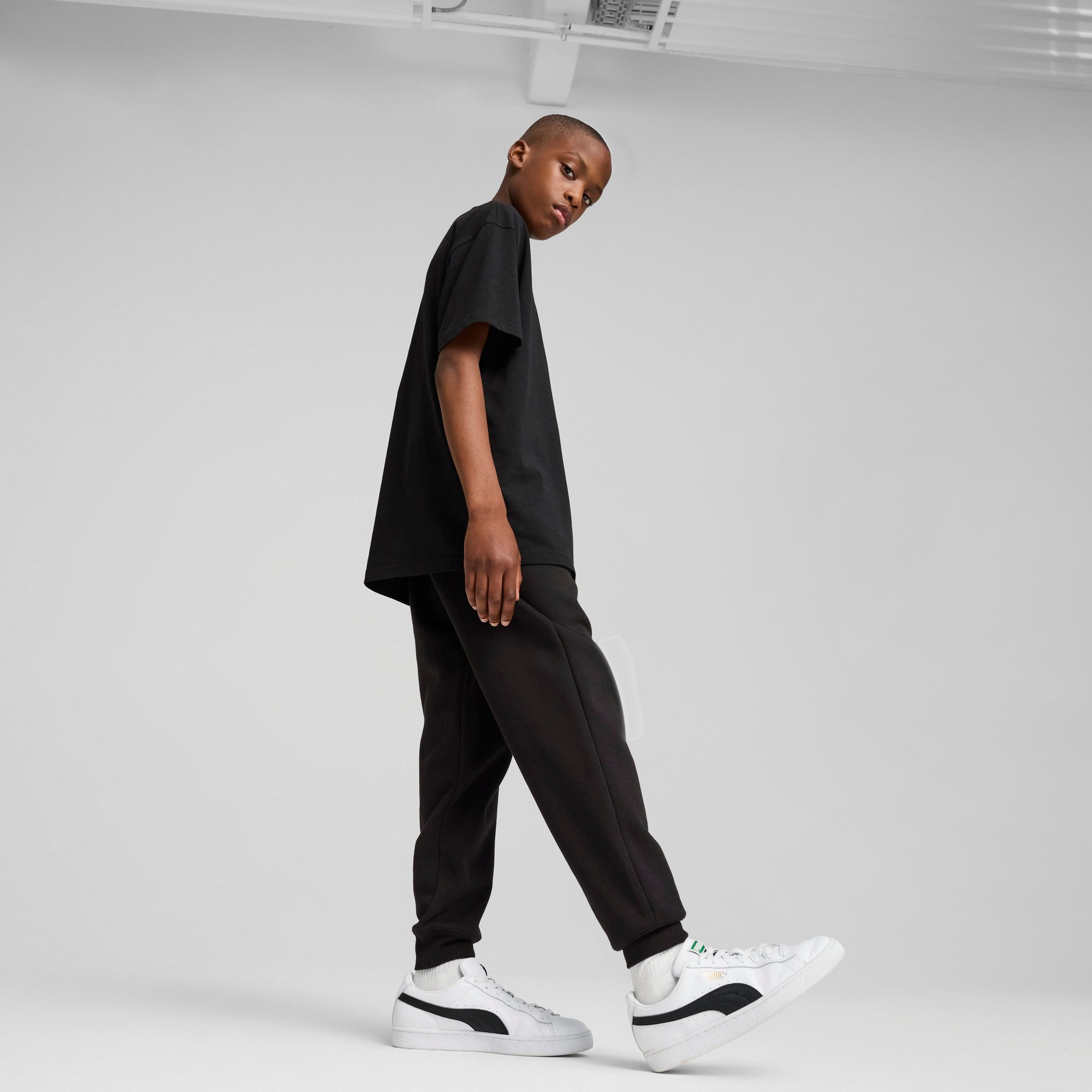 PUMA Trainingshose ESS NO. 1 LOGO SWEATPANTS FL B Regular Fit, mit Eingrifftaschen, mit elastischem Bund