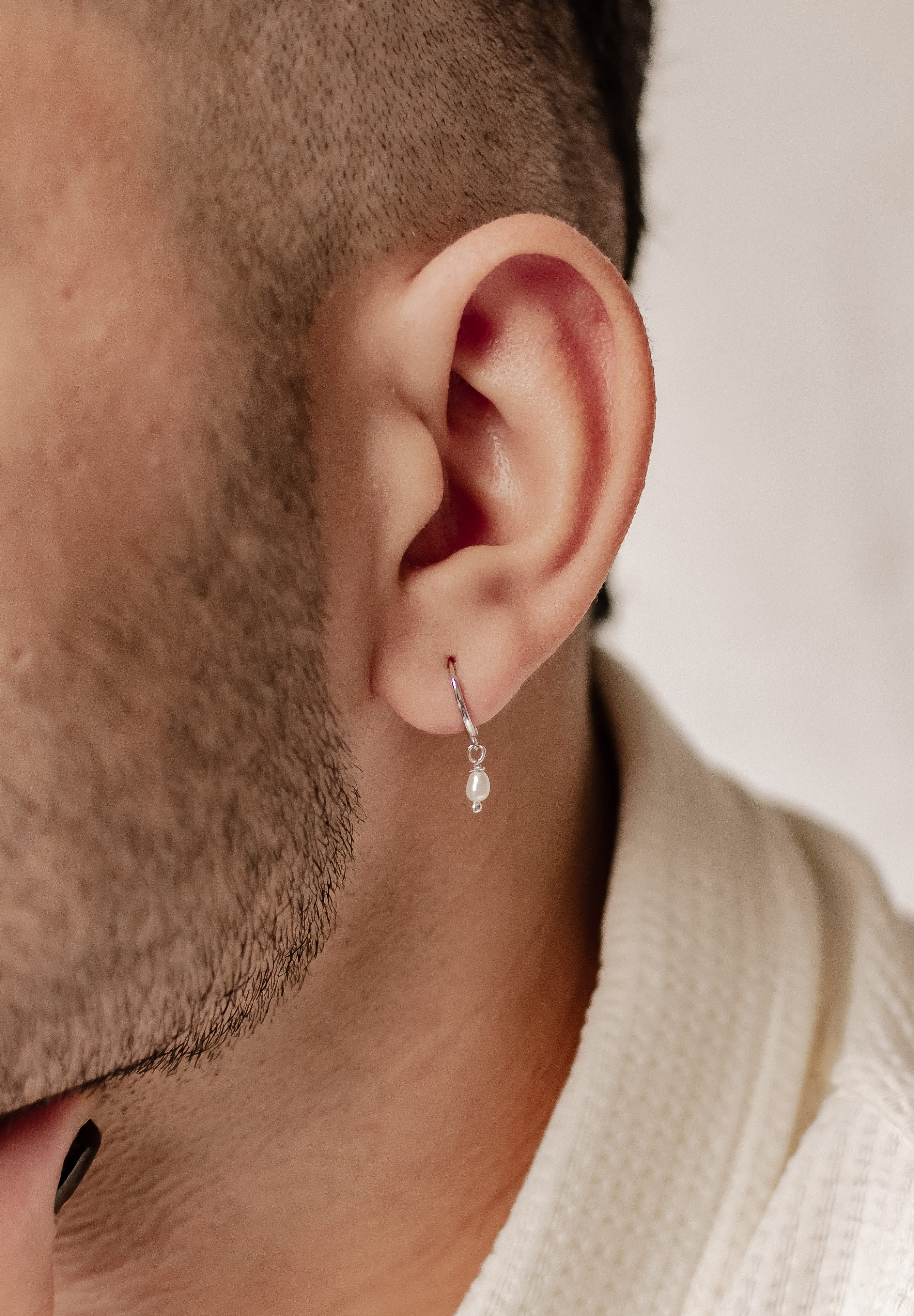 Hey Happiness Paar Ohrhänger weiße Süßwasserperle Anhänger, Herren Ohrringe Creolen Silber 925, 18k vergoldet