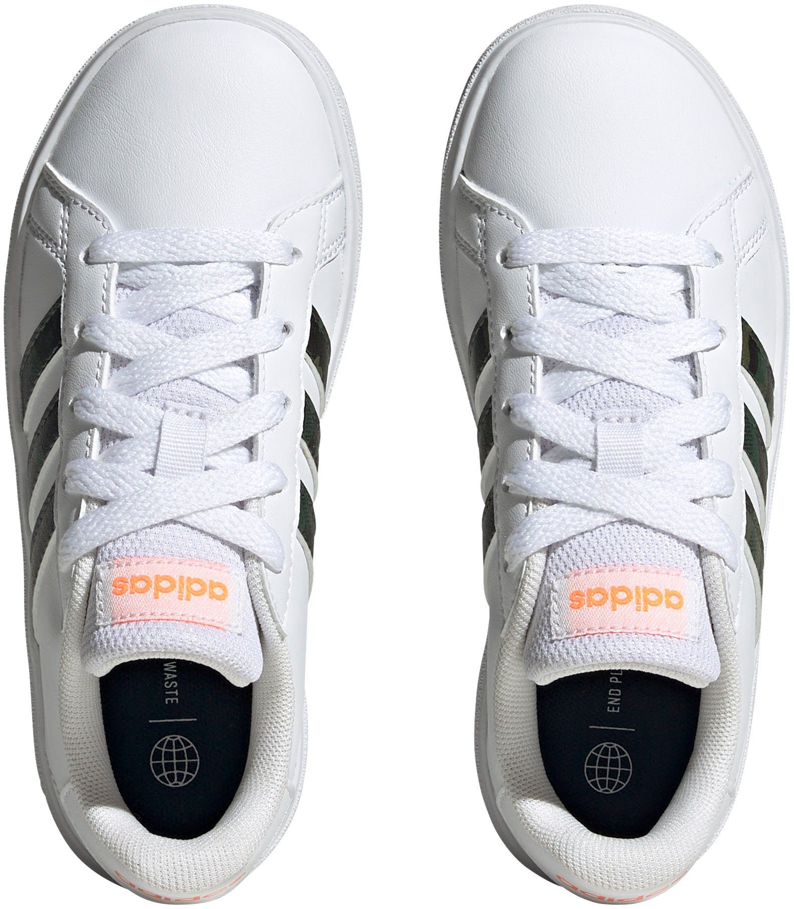 Spuren GRAND Superstar adidas den auf Sportswear LIFESTYLE COURT TENNIS des adidas Sneaker LACE Design