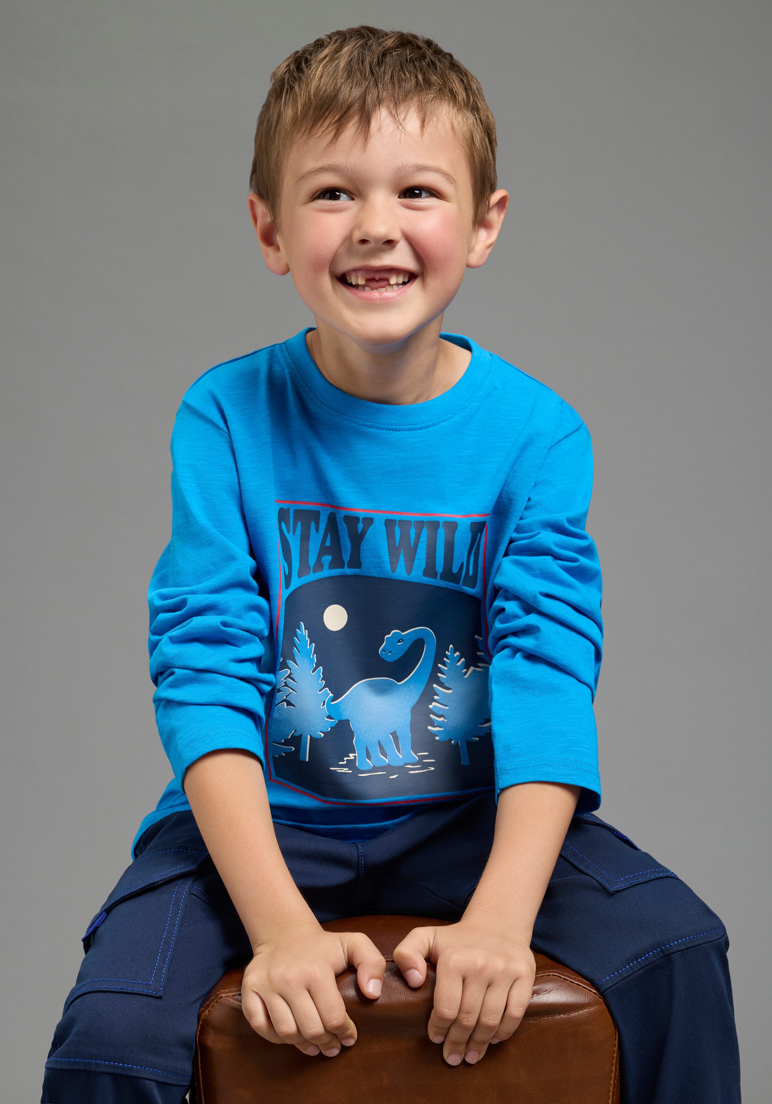 Scout Langarmshirt Shirt mit coolem Dino-Print, modisches Melangegarn mit Rundhalsausschnitt, mit Langarm, modischer Basic-Schnitt. € 14,99, (€ 14,99 pro 1 Stk).