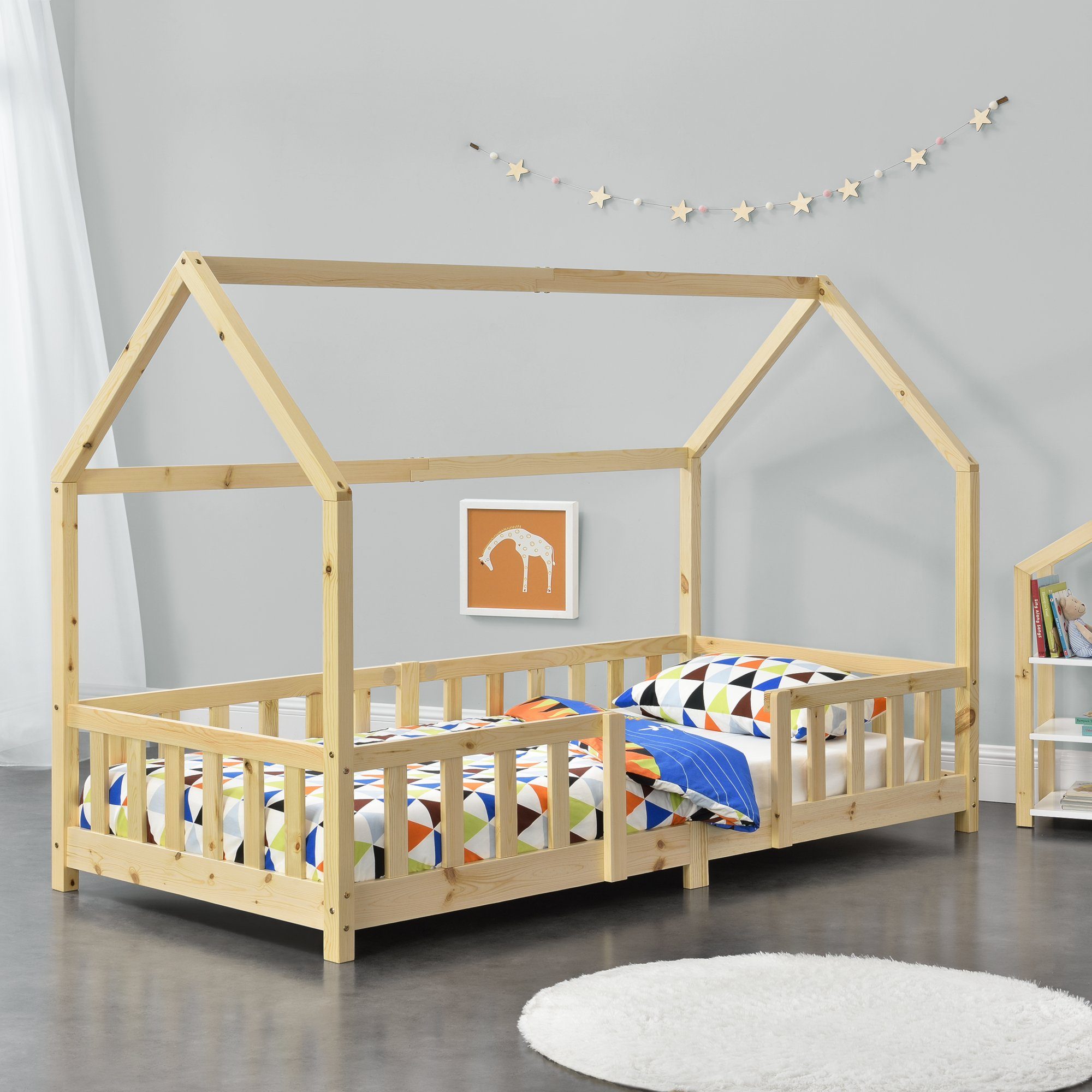 en.casa Kinderbett, »Sisimiut« Haus-Optik mit Rausfallschutz 90x200cm Holz Holzfarben