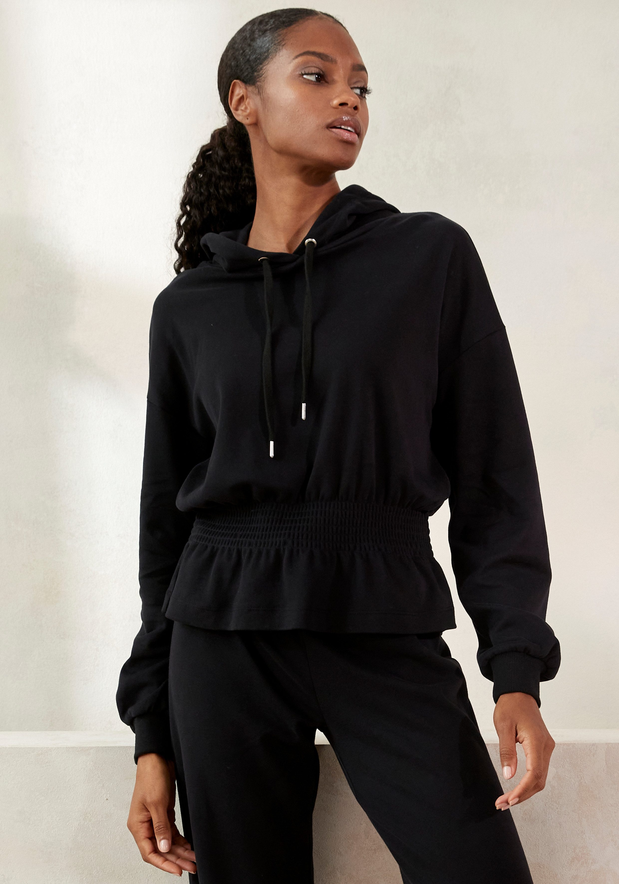 LASCANA Hoodie mit elastischer Raffung in der Taille, Loungewear günstig online kaufen