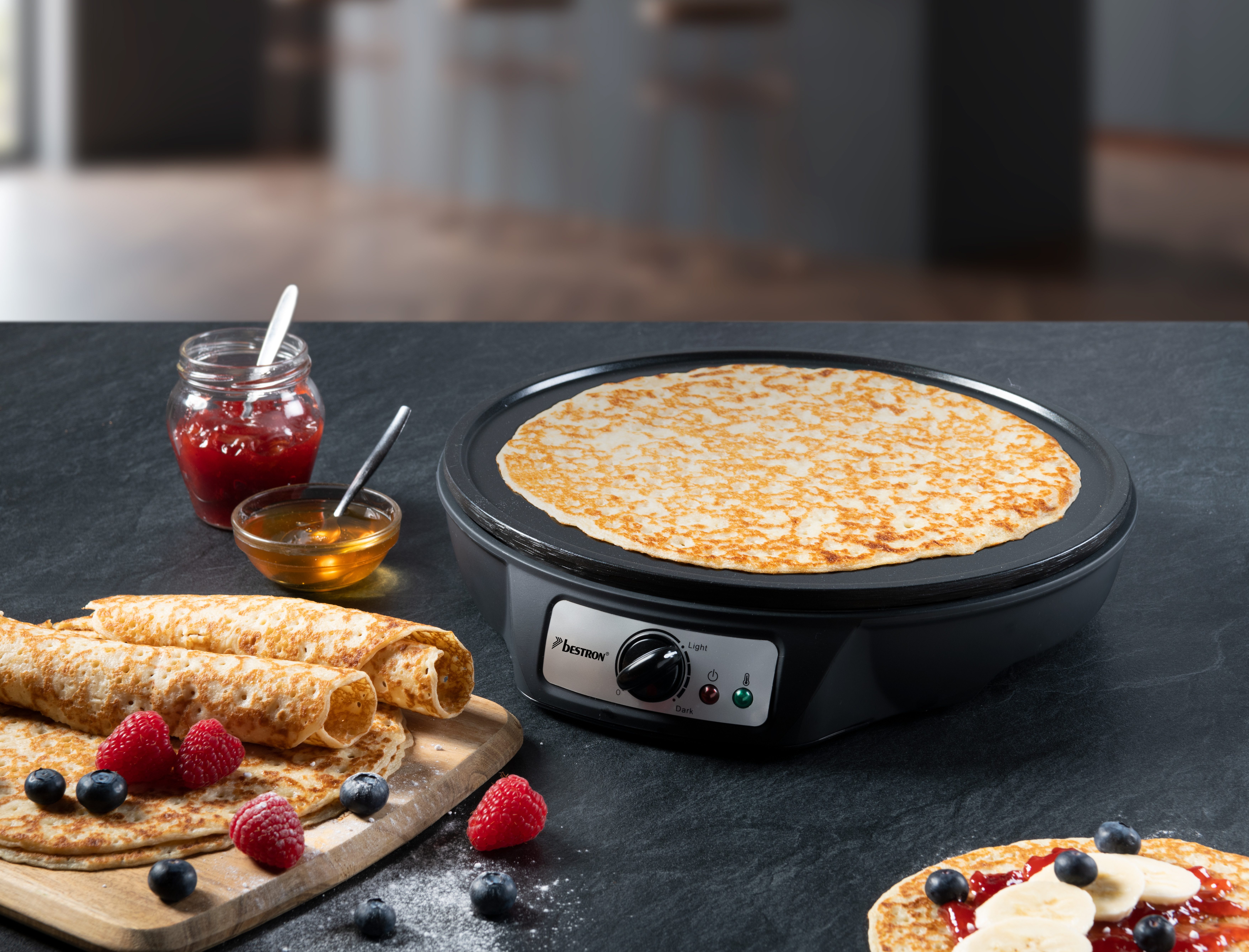 bestron Crêpesmaker ASW602, 1000 W, Ø 30 cm, Antihaft, Thermostat & Zubehör