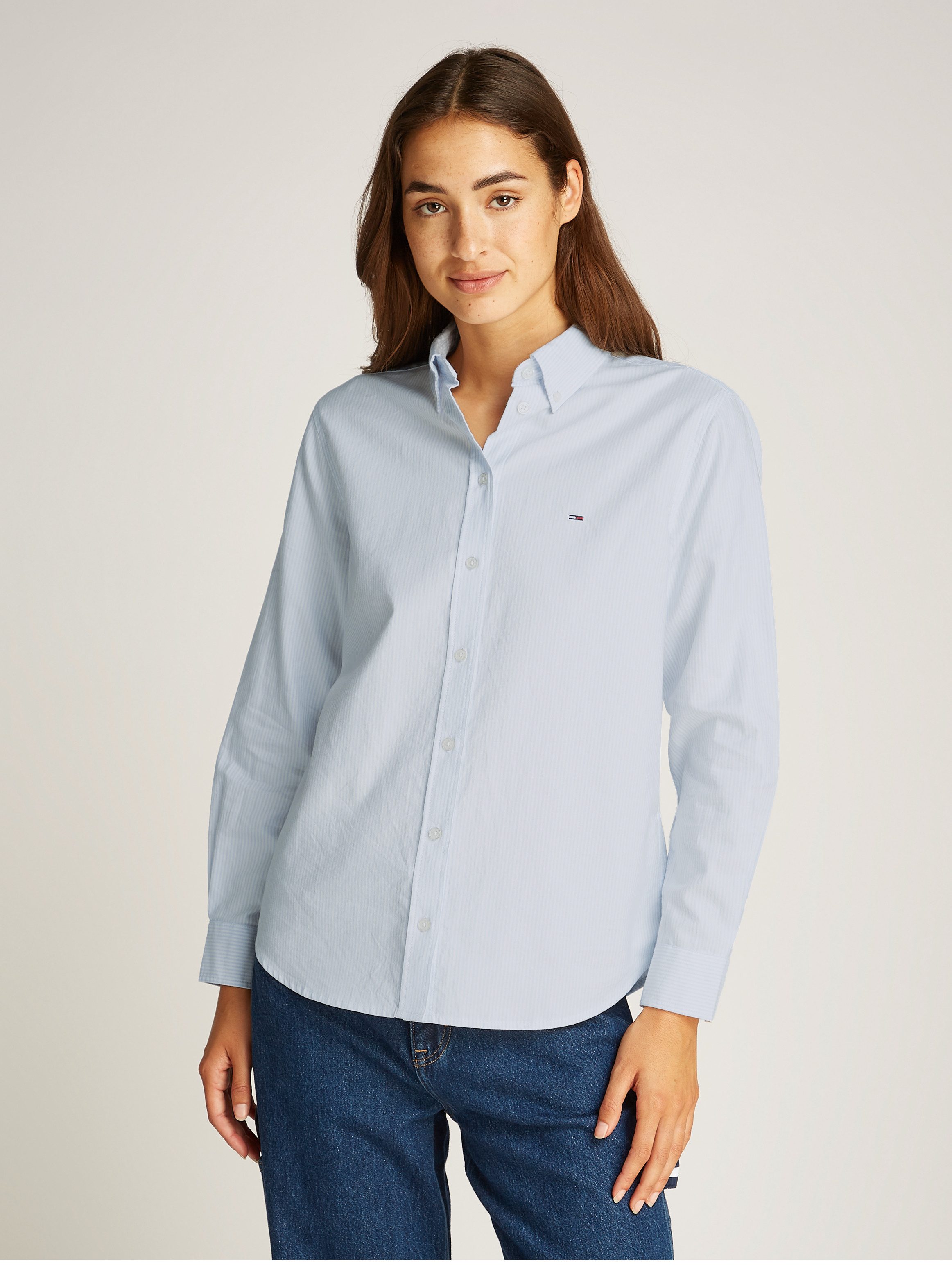 Tommy Jeans Hemdbluse TJW REG OXFORD SHIRT mit Logostickerei, abgerundeter günstig online kaufen