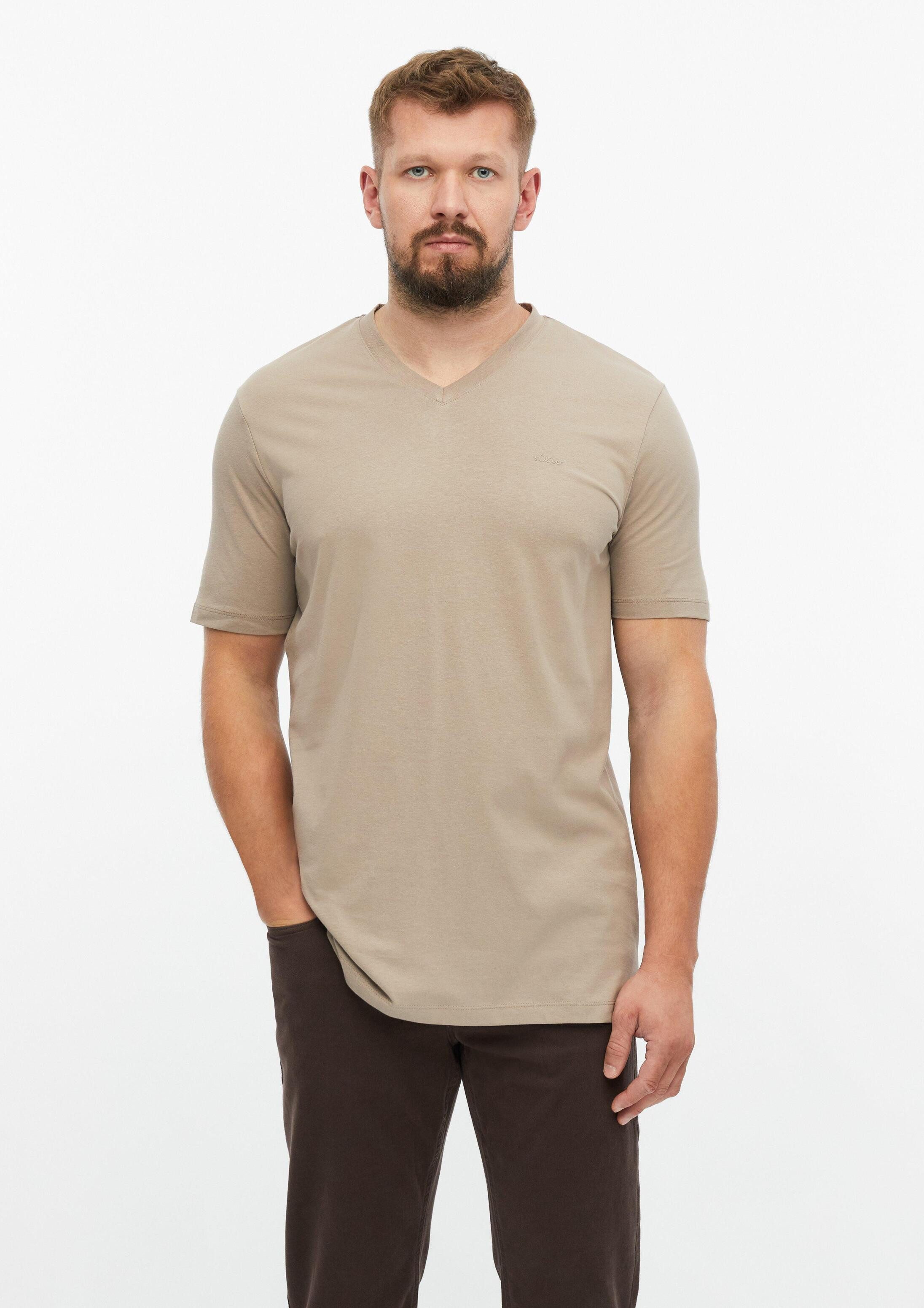s.Oliver Kurzarmshirt T-Shirt Baumwoll-T-Shirt mit Logo-Print und V-Neck