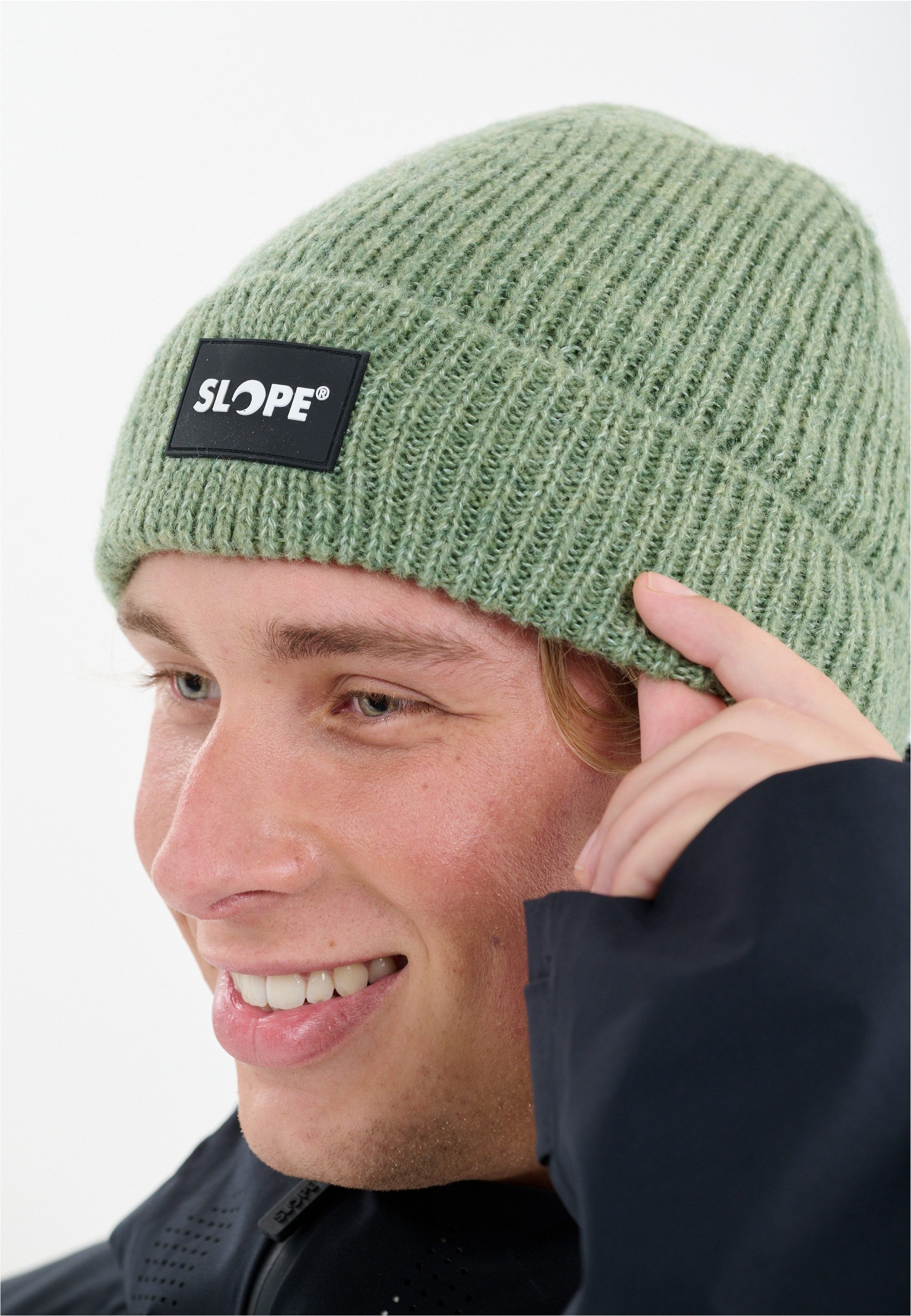 SLOPE Beanie Andi aus wärmenden Materialmix
