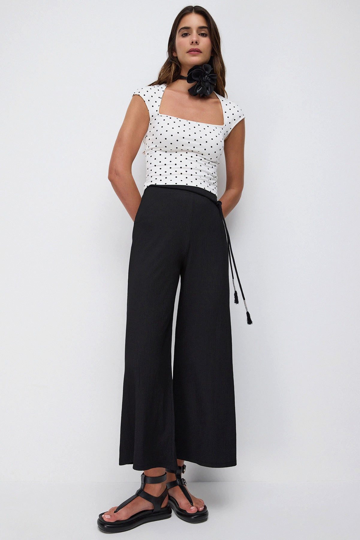 No Matter What Bequeme Jeans Locker geschnittene Strickhose mit Bindedetail