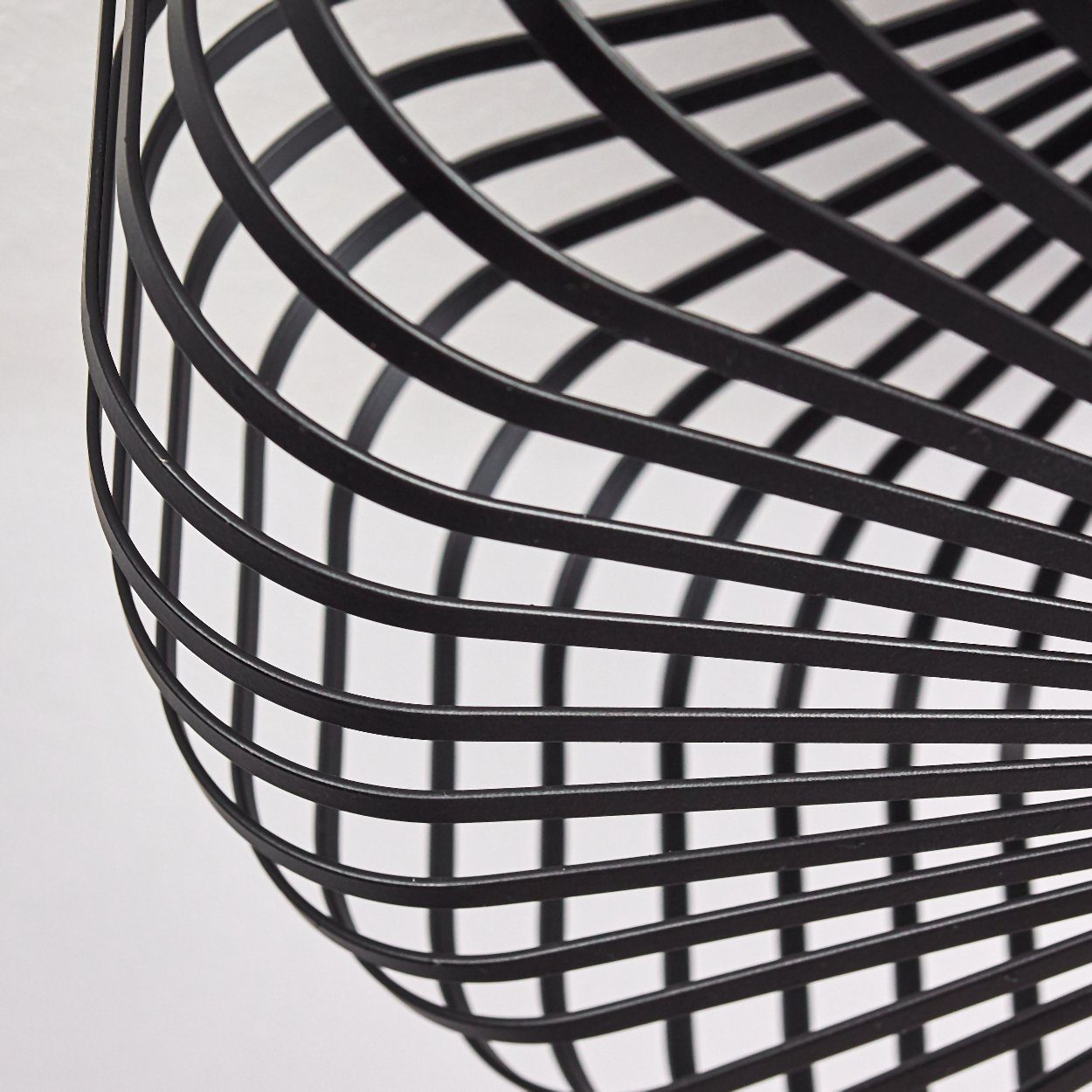 hofstein Deckenleuchte »Pieris« runde Deckenlampe aus Metall in Schwarz, ohne Leuchtmittel, E27, Retro-Leuchte mit Lichteffekt durch Gitter-Optik – Bild 4 von 5