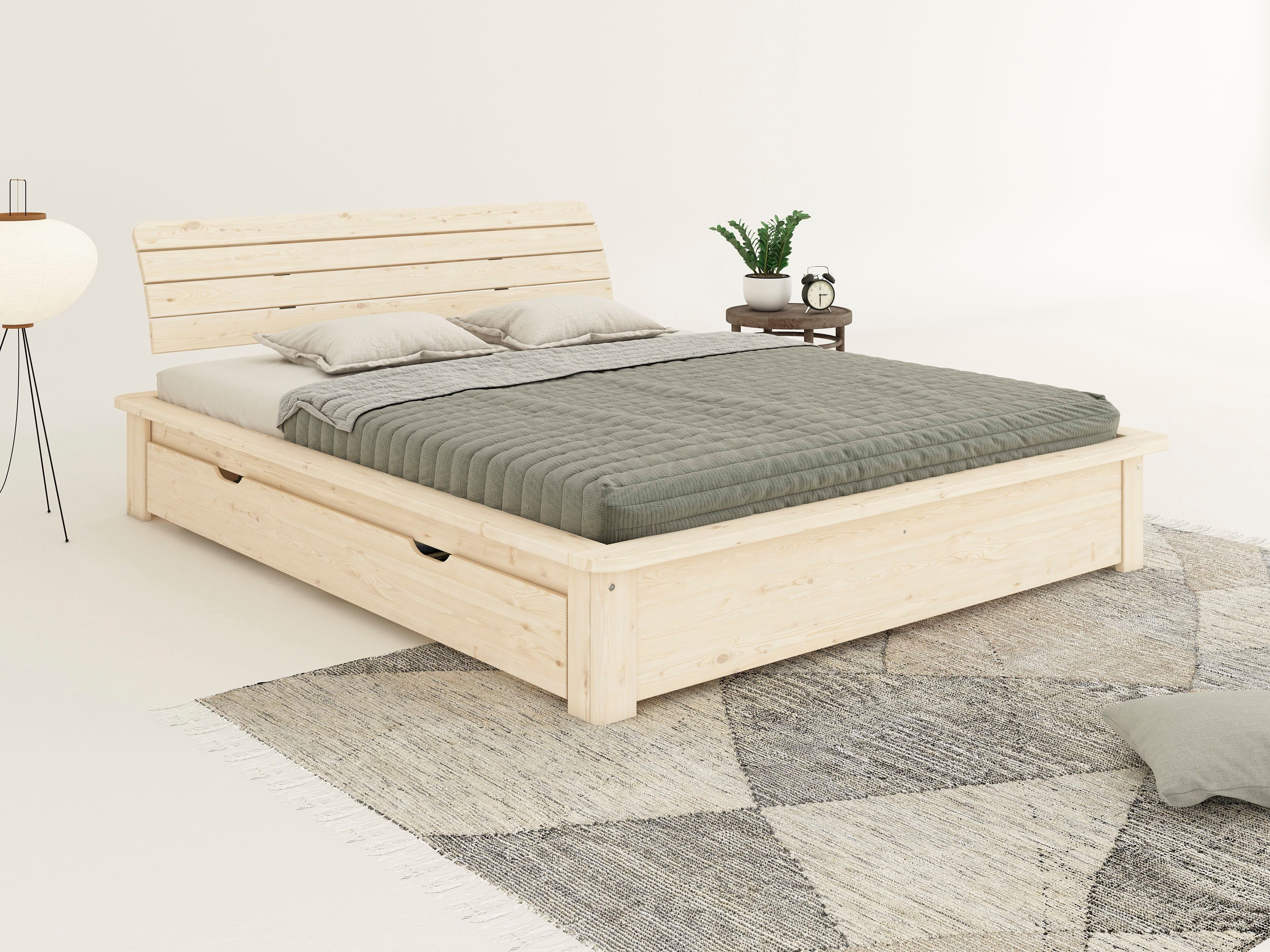 Home affaire Massivholzbett Antri, Futonbett, ergonomisch geformtes Kopfteil, stilvolles Design, Rahmen zur Ablage von Smartphone, mit Lattenrost, Bettkasten optional