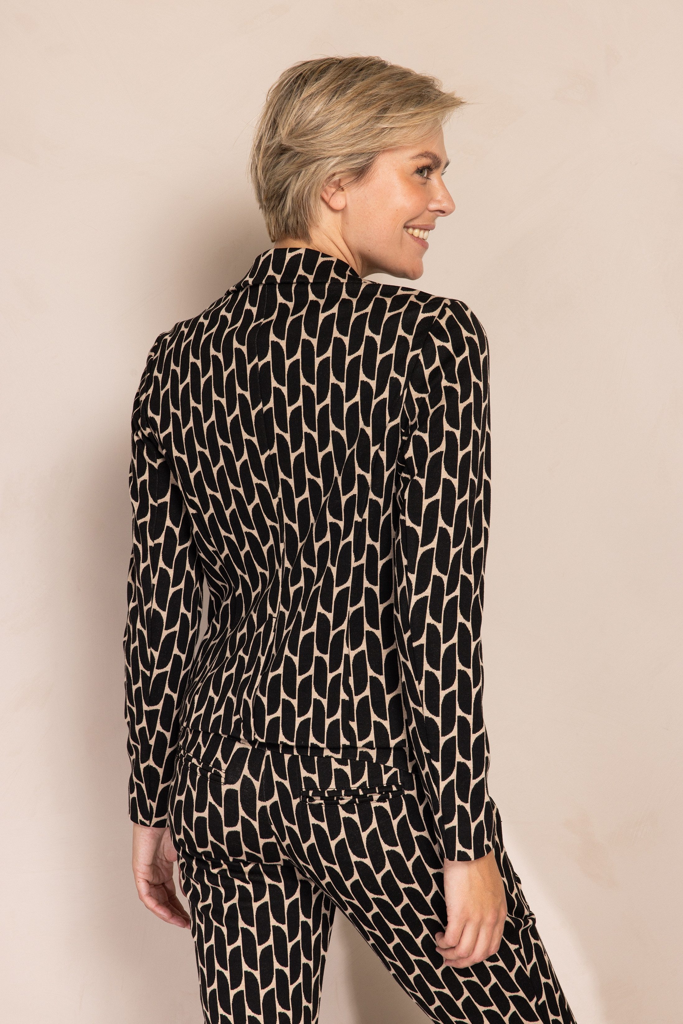 Zhrill Kurzblazer ZHBETSY grafisches Allover-Muster, tailliert günstig online kaufen