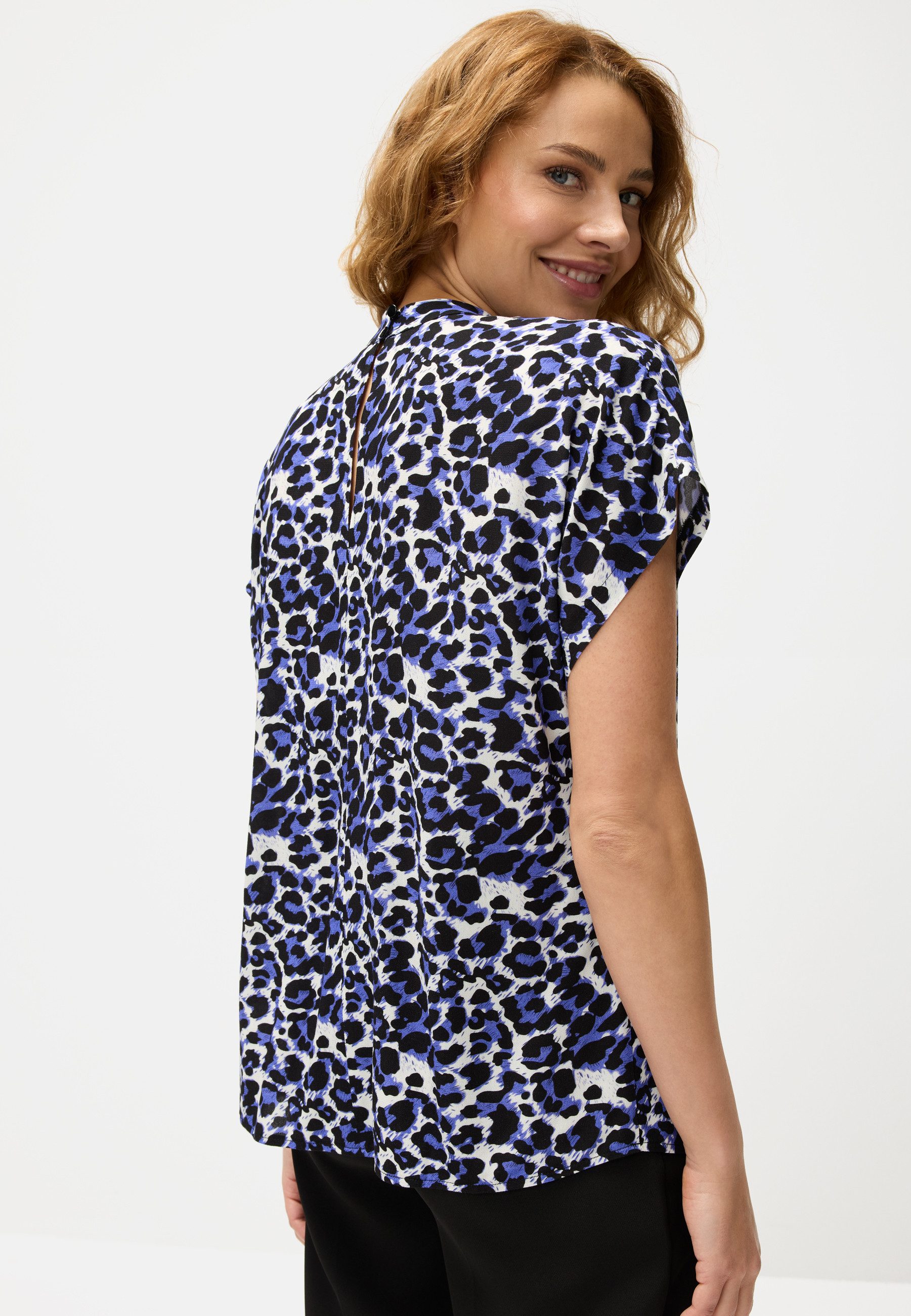 LASCANA Kurzarmbluse mit Alloverdruck, Damenbluse, sportlich elegant