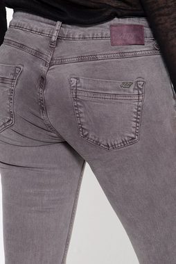 ATT Jeans 5-Pocket-Jeans Leoni mit Lochstickerei am Tascheneingriff