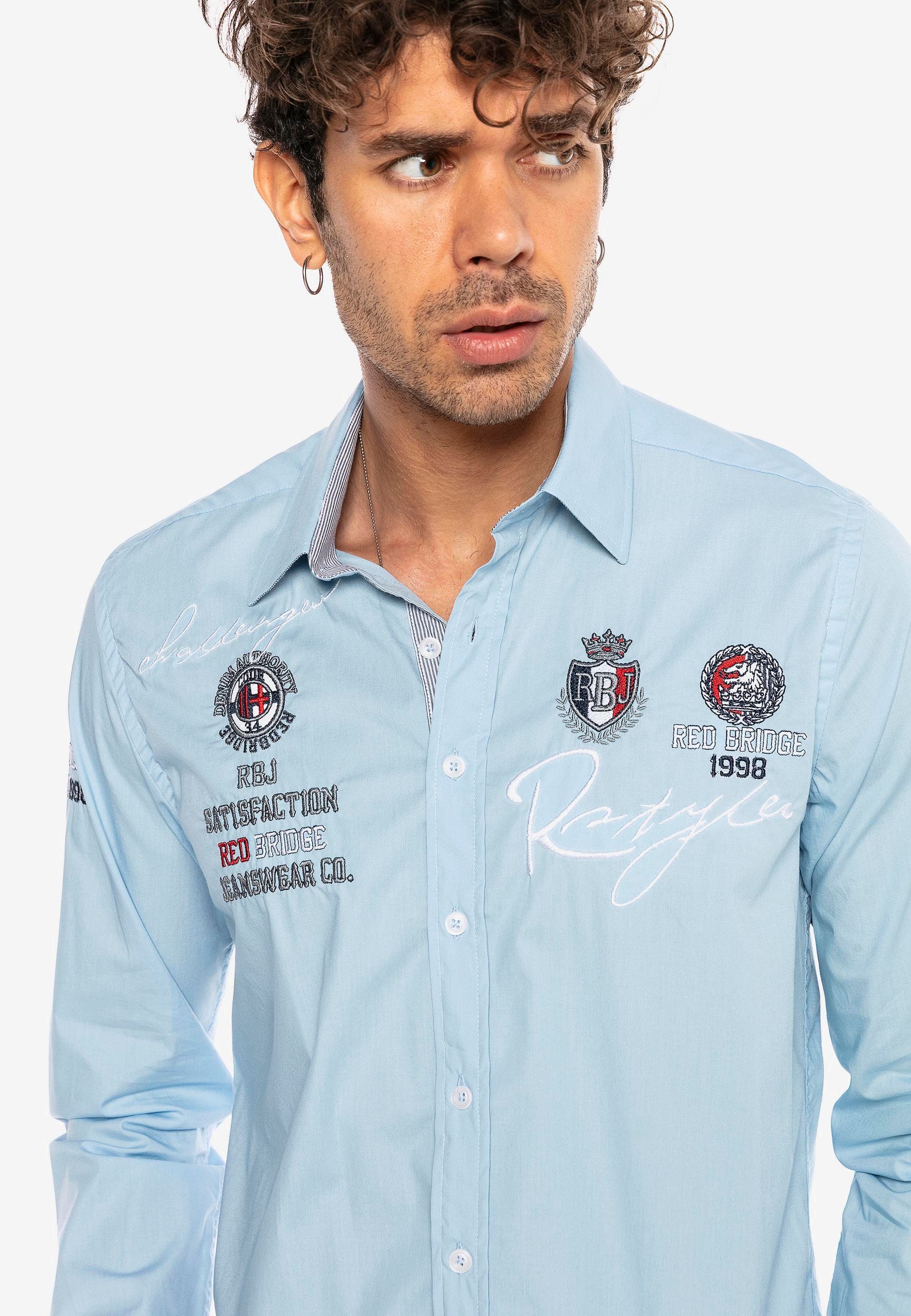 RedBridge Langarmhemd mit im City hellblau Fit-Schnitt Jersey Stickerei Slim