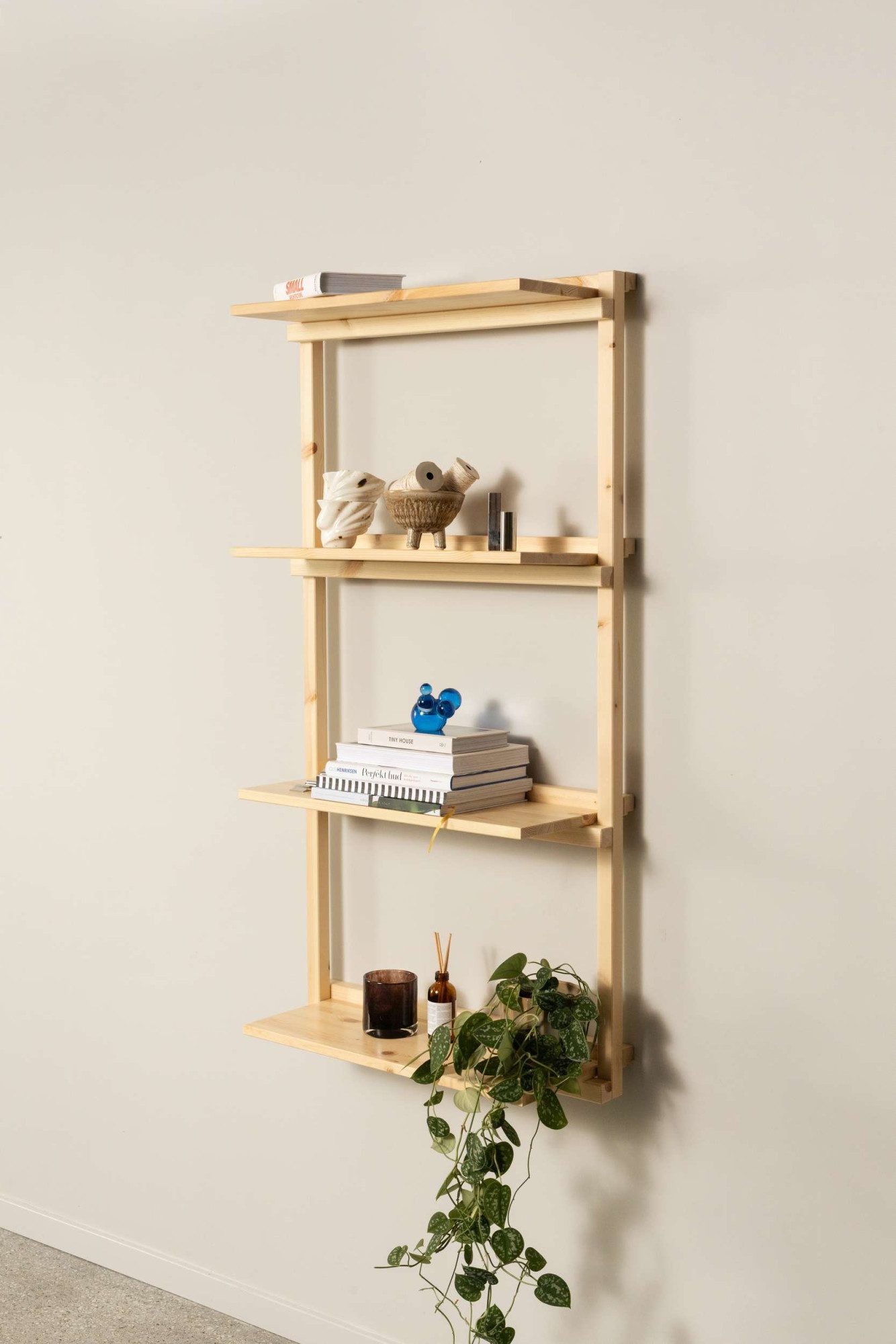 Karup Design Wandregal Groove Shelving Narrow, Wandregal, Aufbewahrung, Deko, Platzsparend, inkl. 4 Abnehmbare Regalböden aus FSC®-zertifiziertem Massivholz